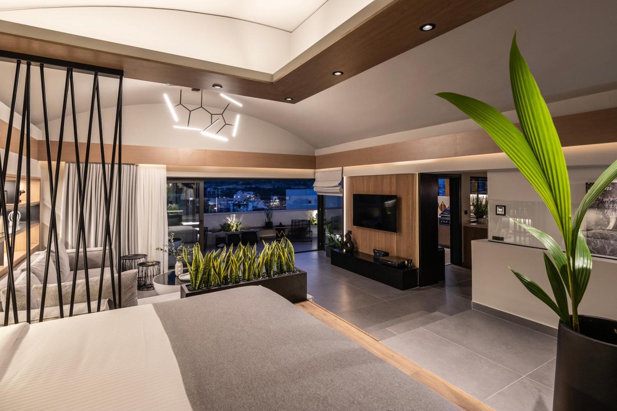 The With Outdoor Hot Tub Apartment