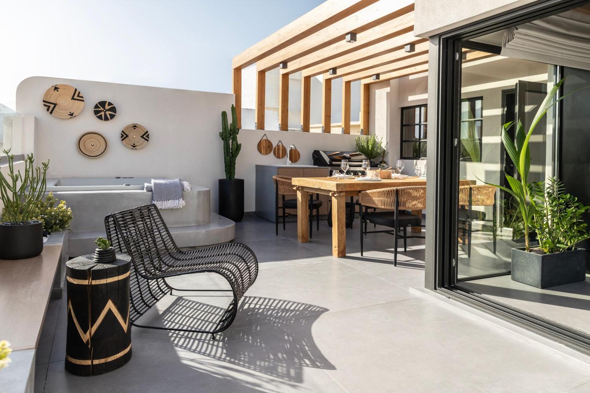 The With Outdoor Hot Tub Apartment *