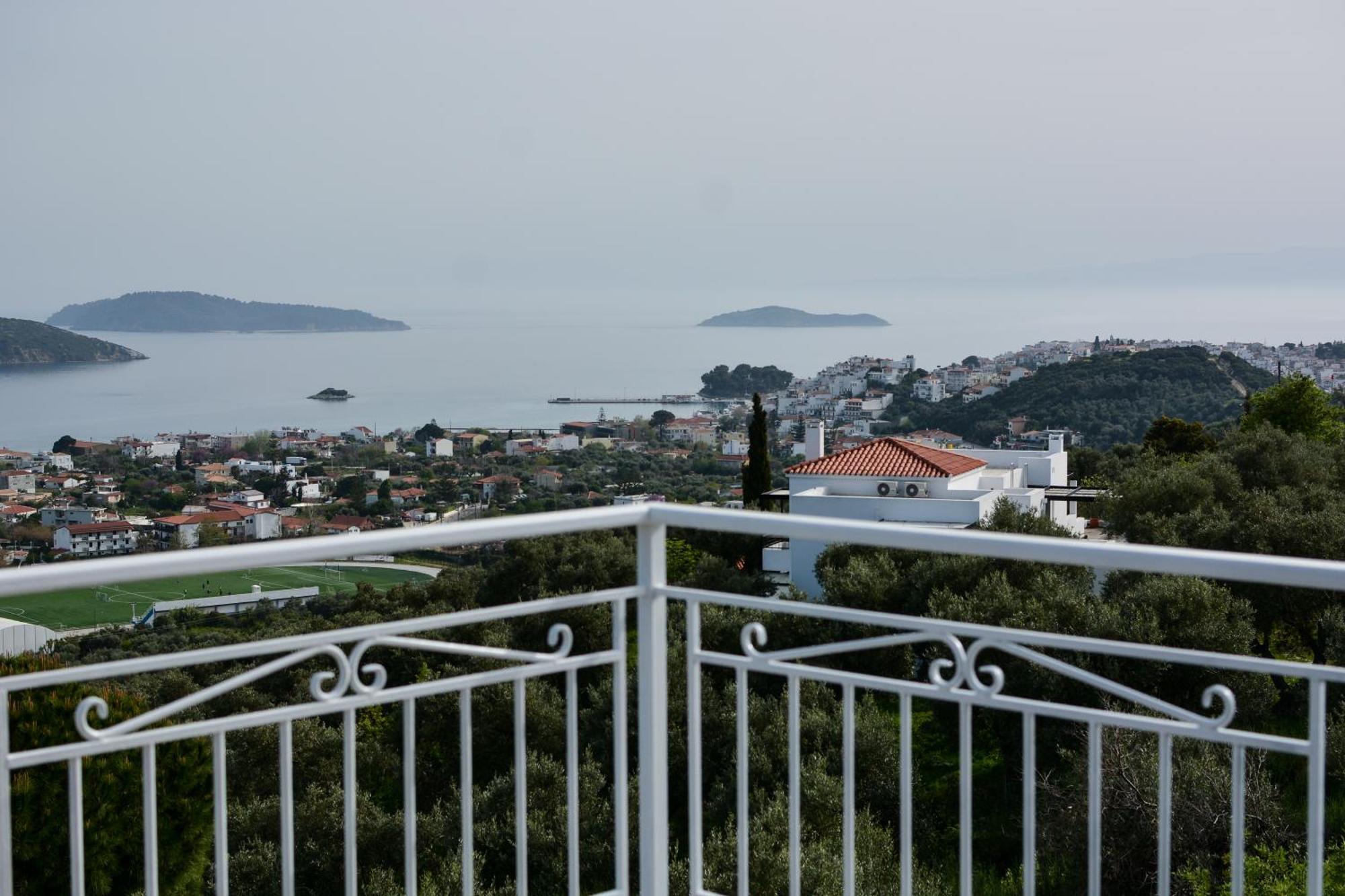 Daphne's Family * Skiathos Town