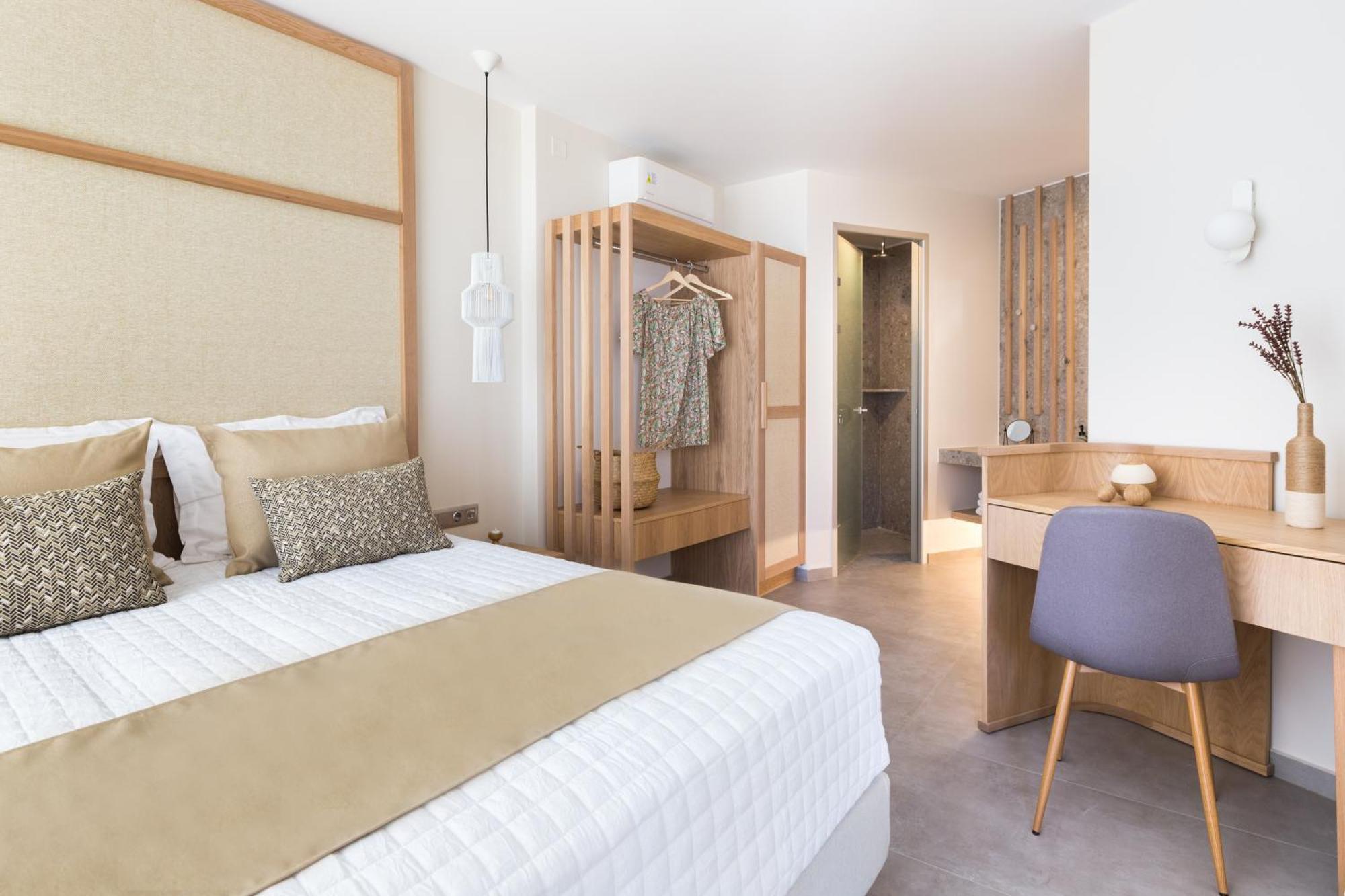 Iris, Beachfront, With Jacuzzi, Up To 9 Guests, Mpali Beach, Rethymno! Bali (Crete)
