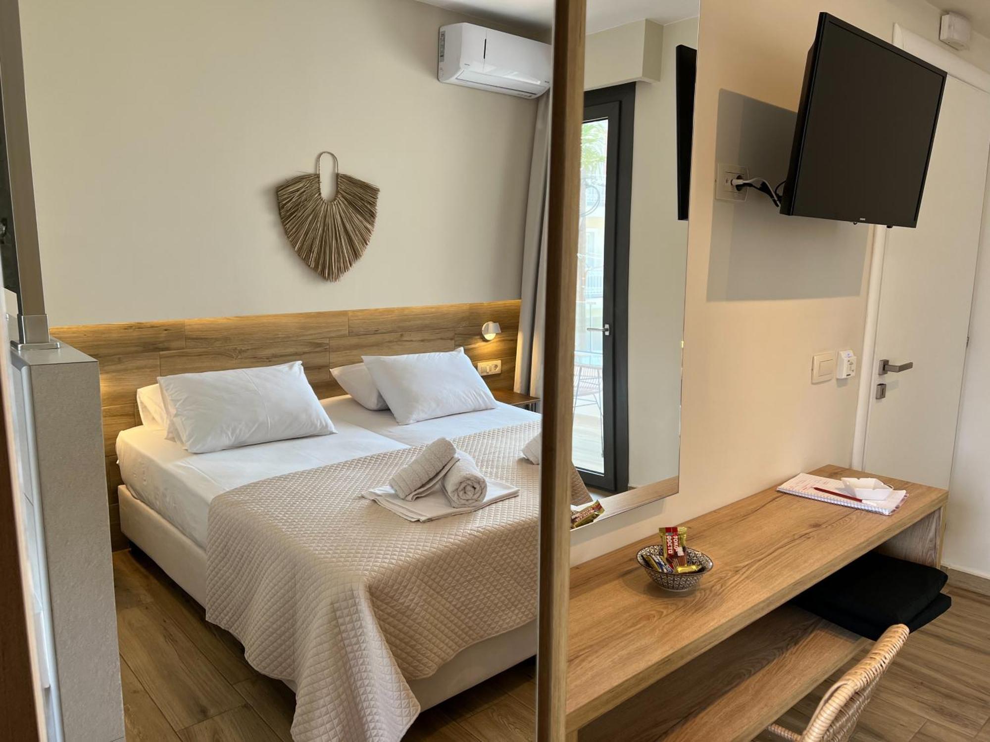 Roula Kotsonis Superior Aparthotel