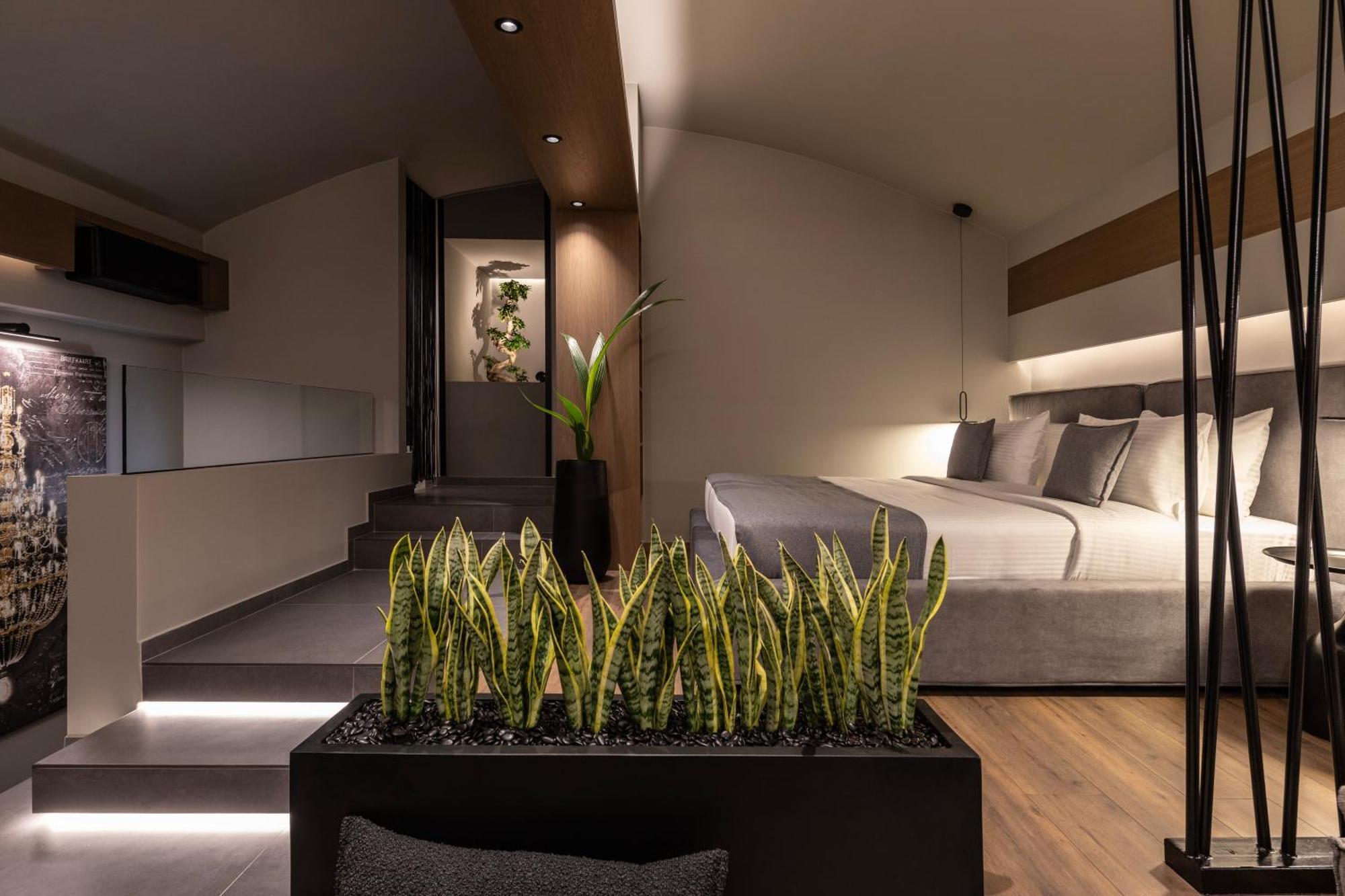 The With Outdoor Hot Tub Apartment *