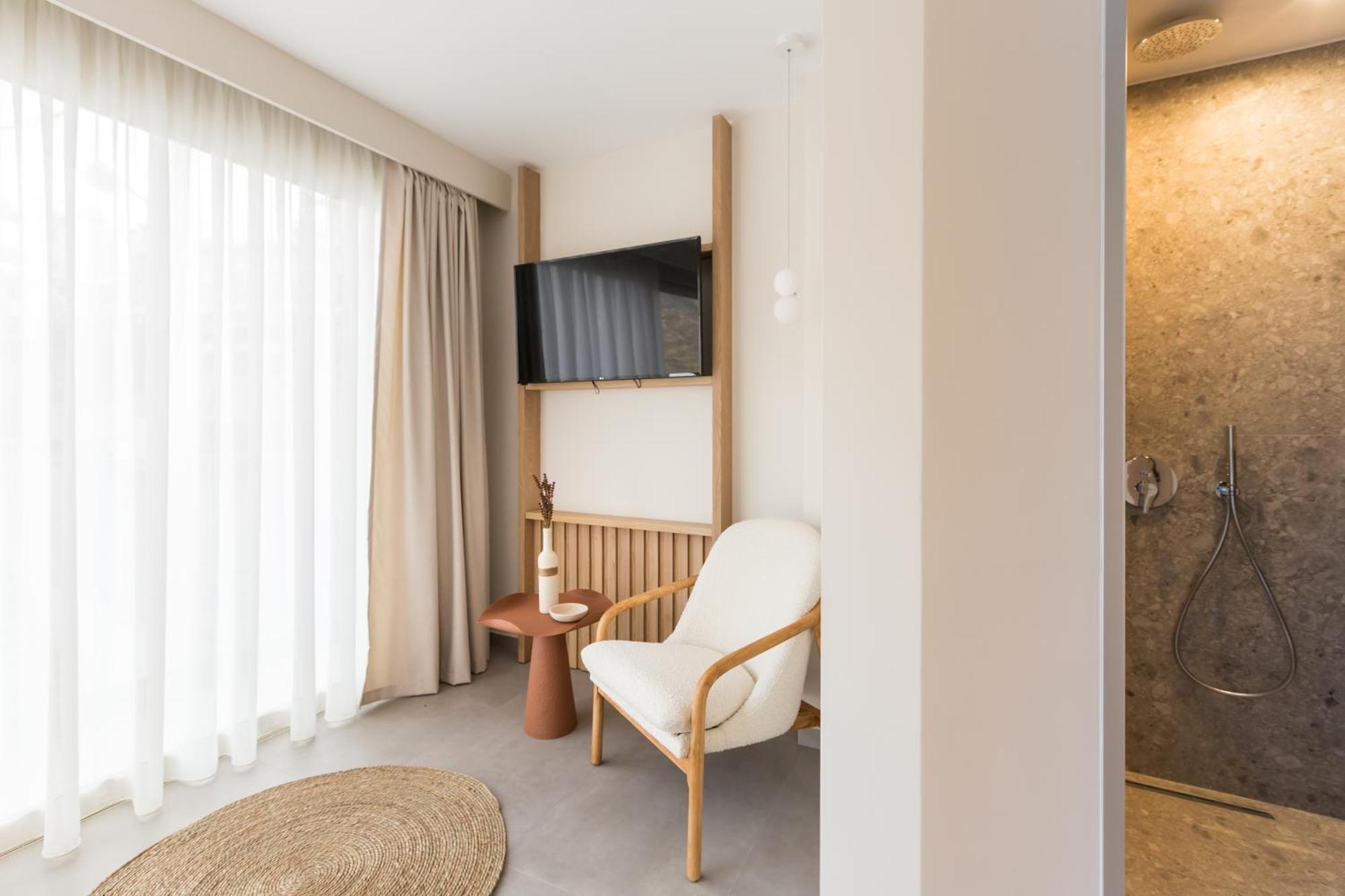 Iris, Beachfront, With Jacuzzi, Up To 9 Guests, Mpali Beach, Rethymno!