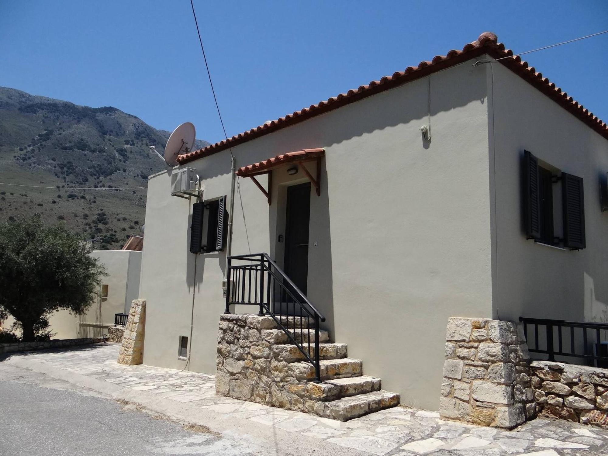 Lindas In Unrivalled Position In Kournas Kavallos (Crete)