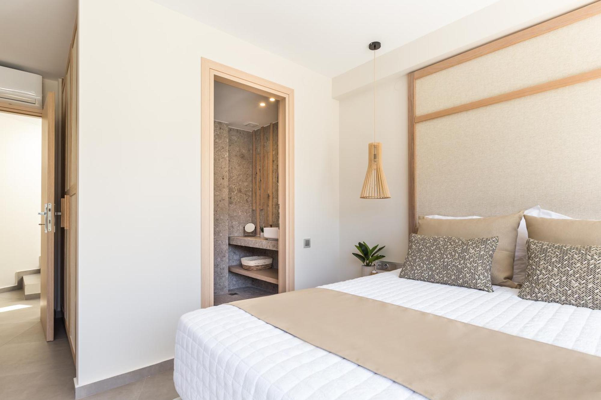 Villa Iris, Beachfront, With Jacuzzi, Up To 9 Guests, Mpali Beach, Rethymno!