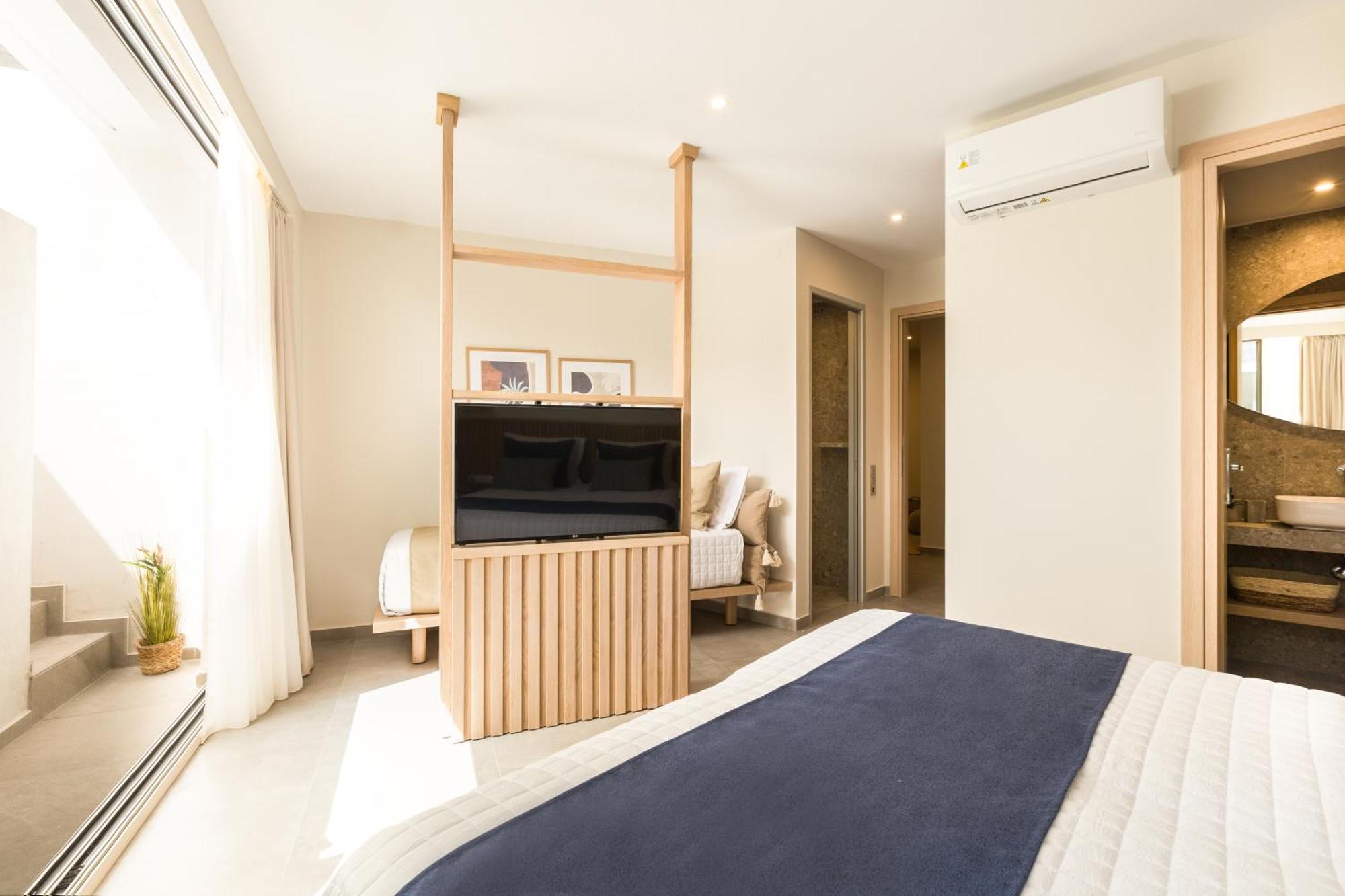 Iris, Beachfront, With Jacuzzi, Up To 9 Guests, Mpali Beach, Rethymno!