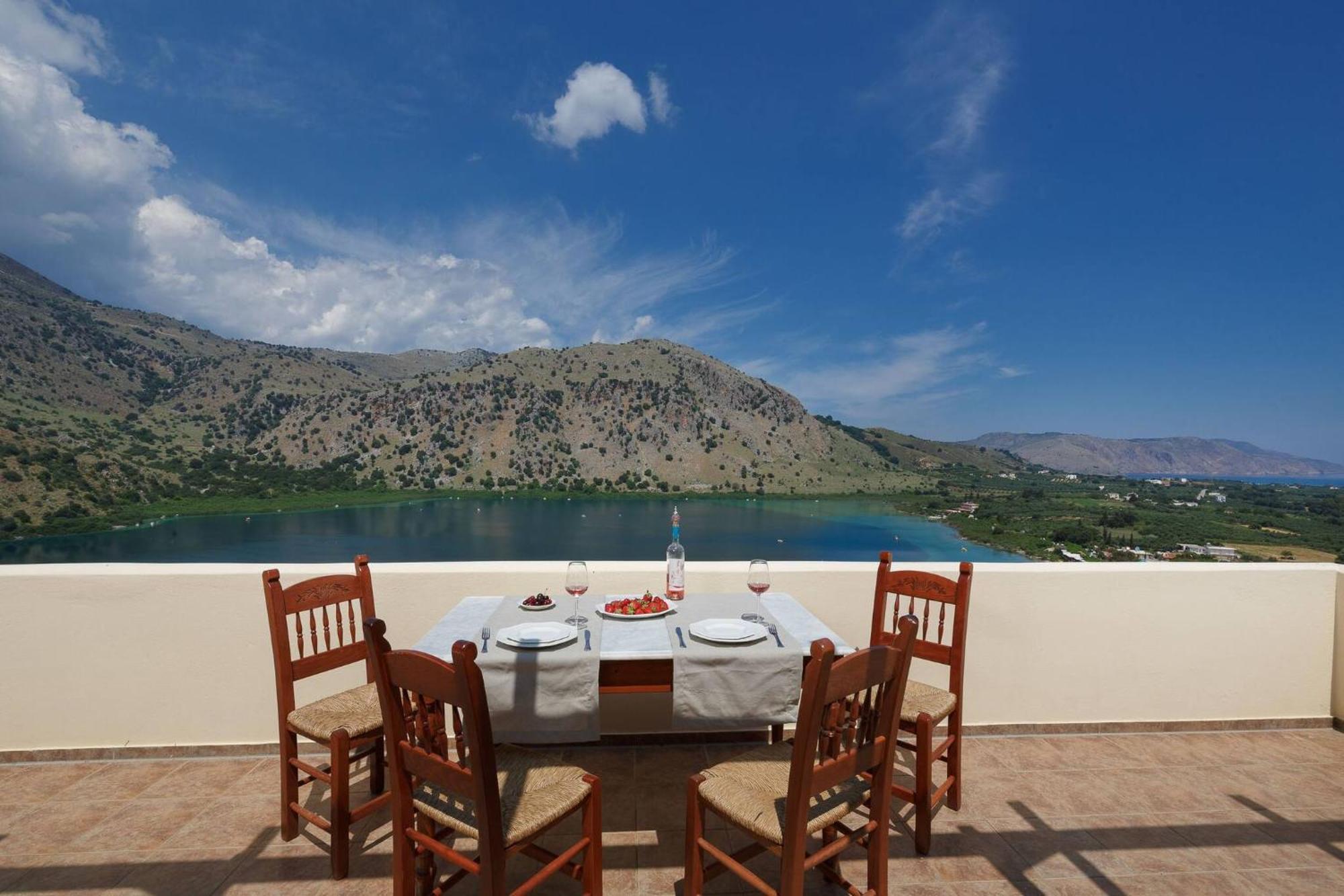 Lindas In Unrivalled Position In Kournas Villa *