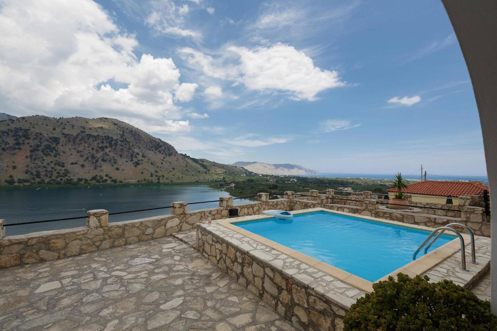Lindas In Unrivalled Position In Kournas Villa