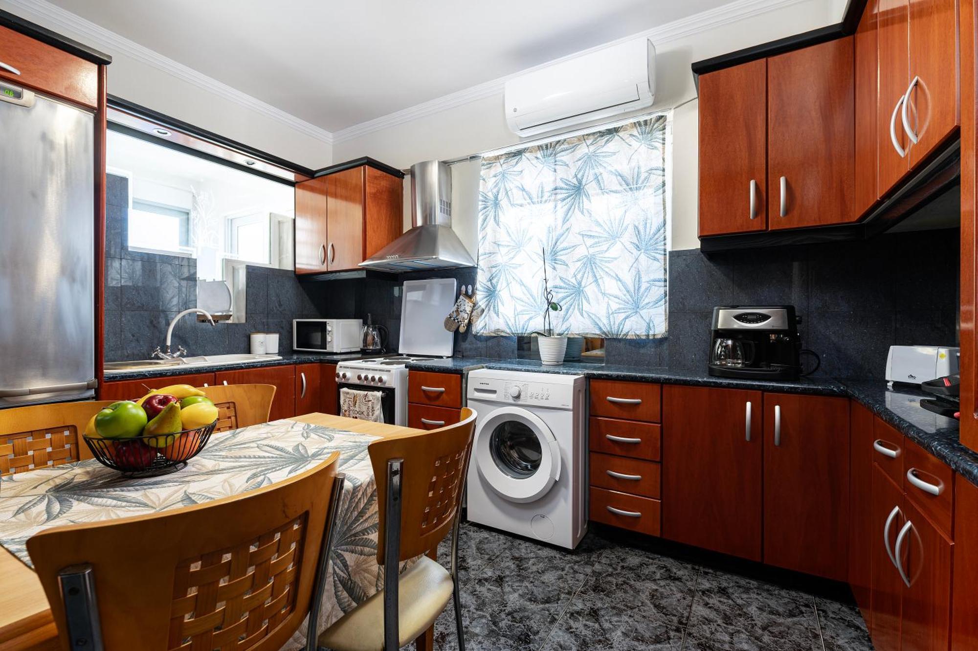 Sun & Waves Beachfront Apartment
