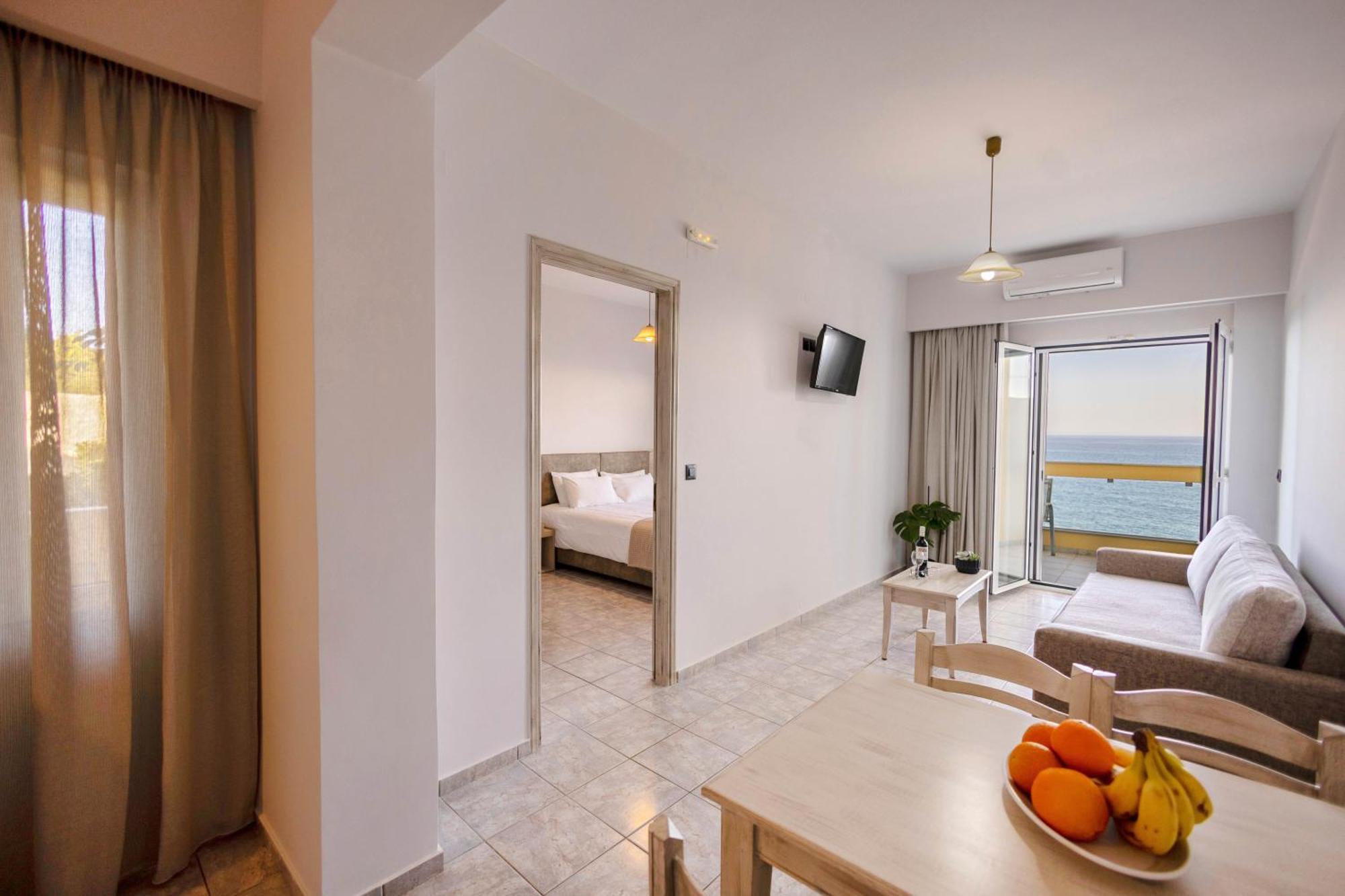 Santa Marina Apartment Rodakino