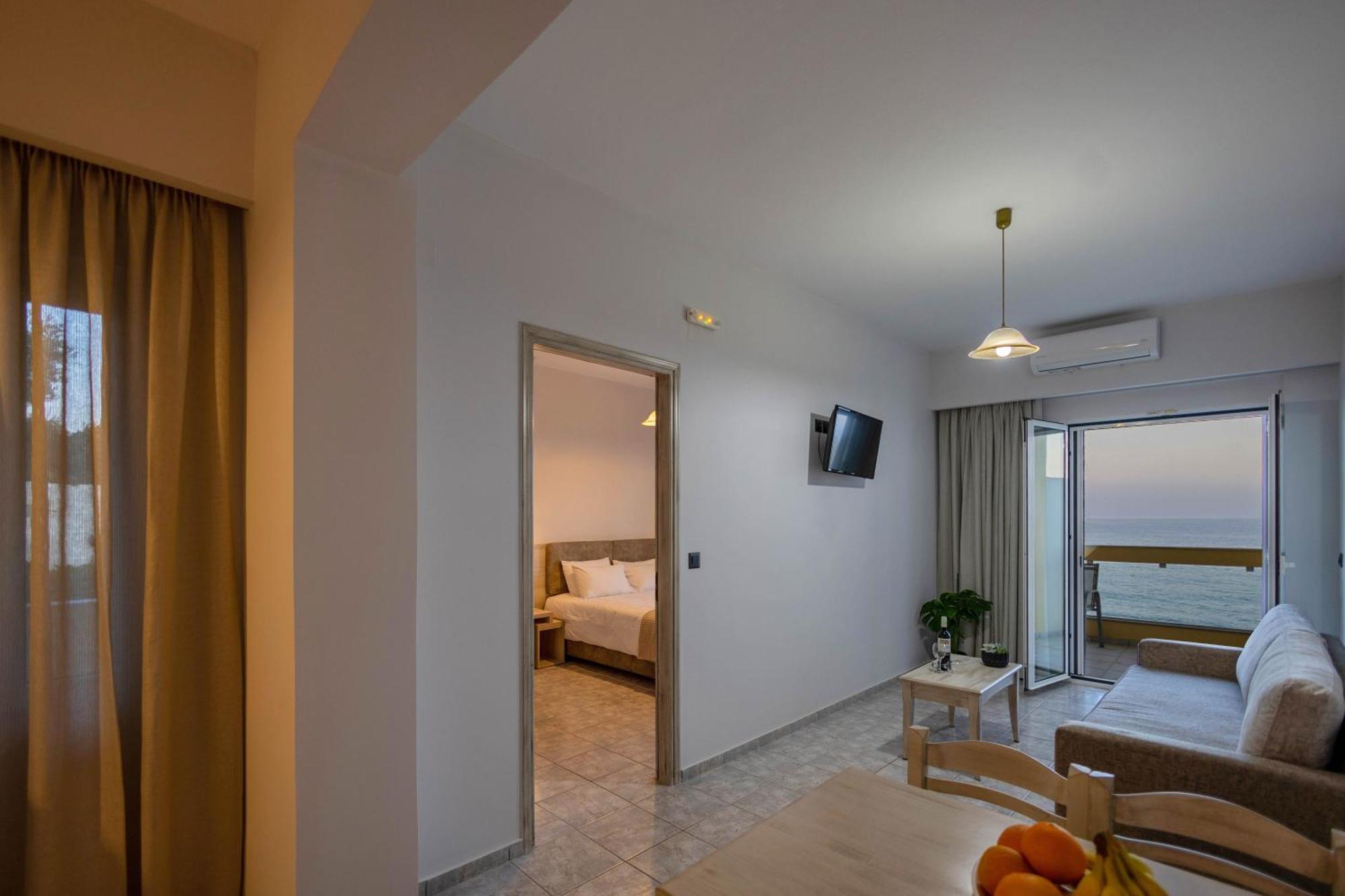 Santa Marina Apartment Rodakino