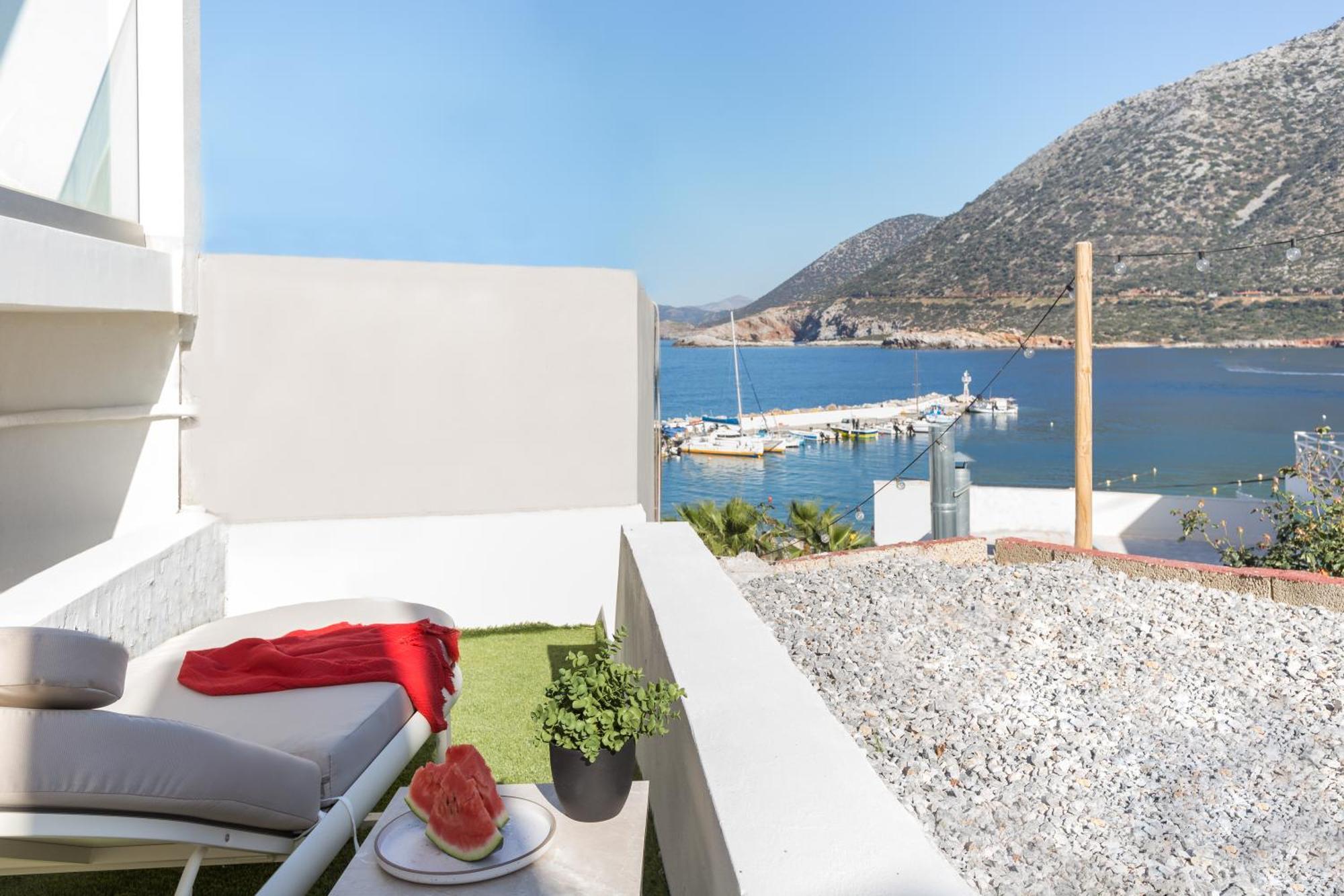 Villa Iris, Beachfront, With Jacuzzi, Up To 9 Guests, Mpali Beach, Rethymno!