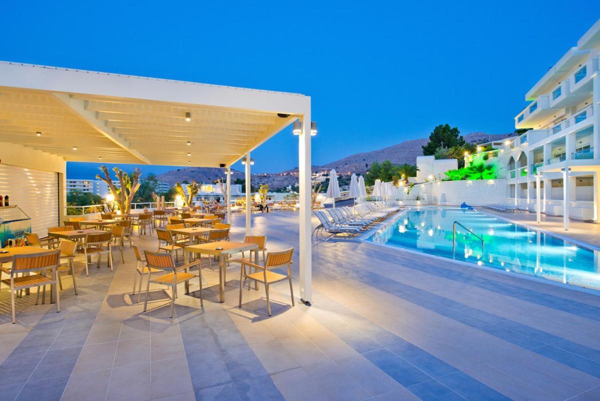 Hotel White & 4*