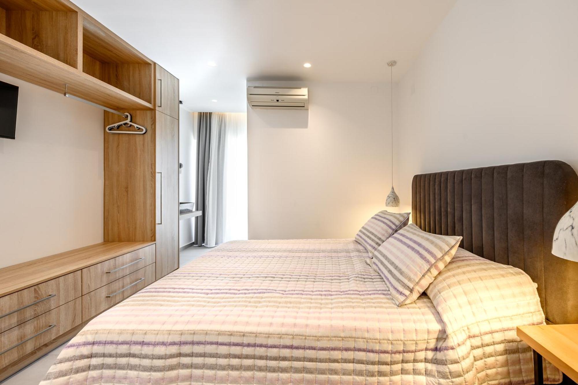 Apartment Beachfront Lux Dhramia