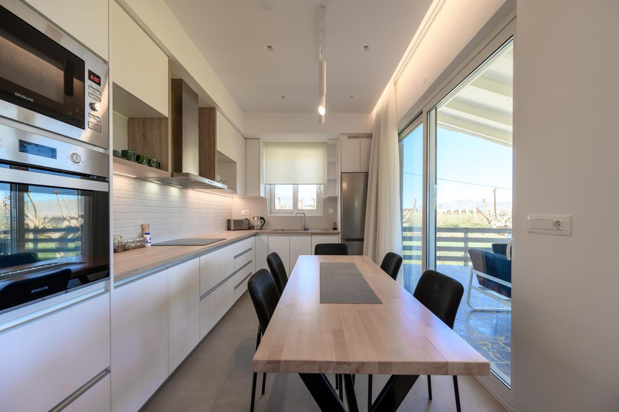 Apartment Beachfront Lux Dhramia