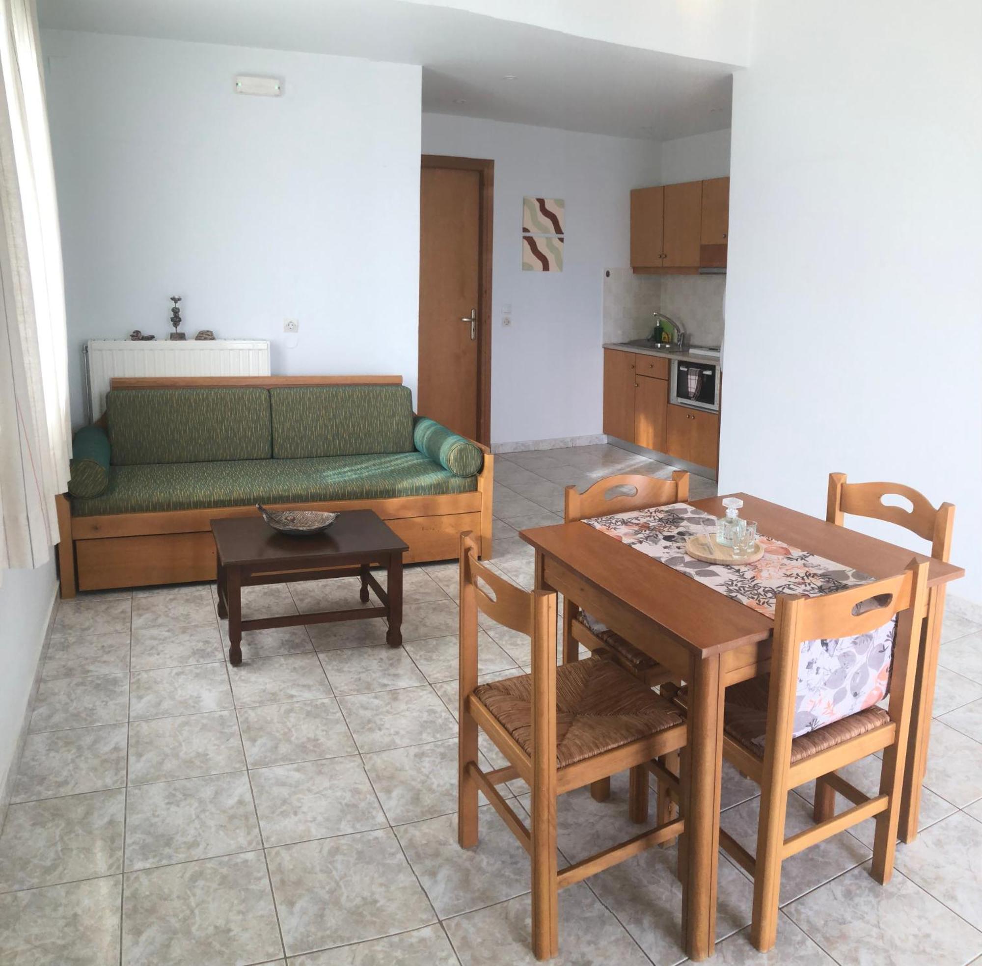 Apartment Chrisanthi & *