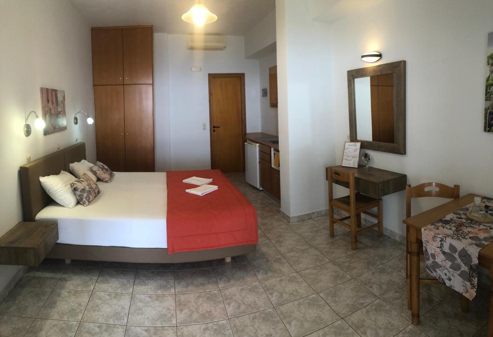Chrisanthi & Apartment Plakias