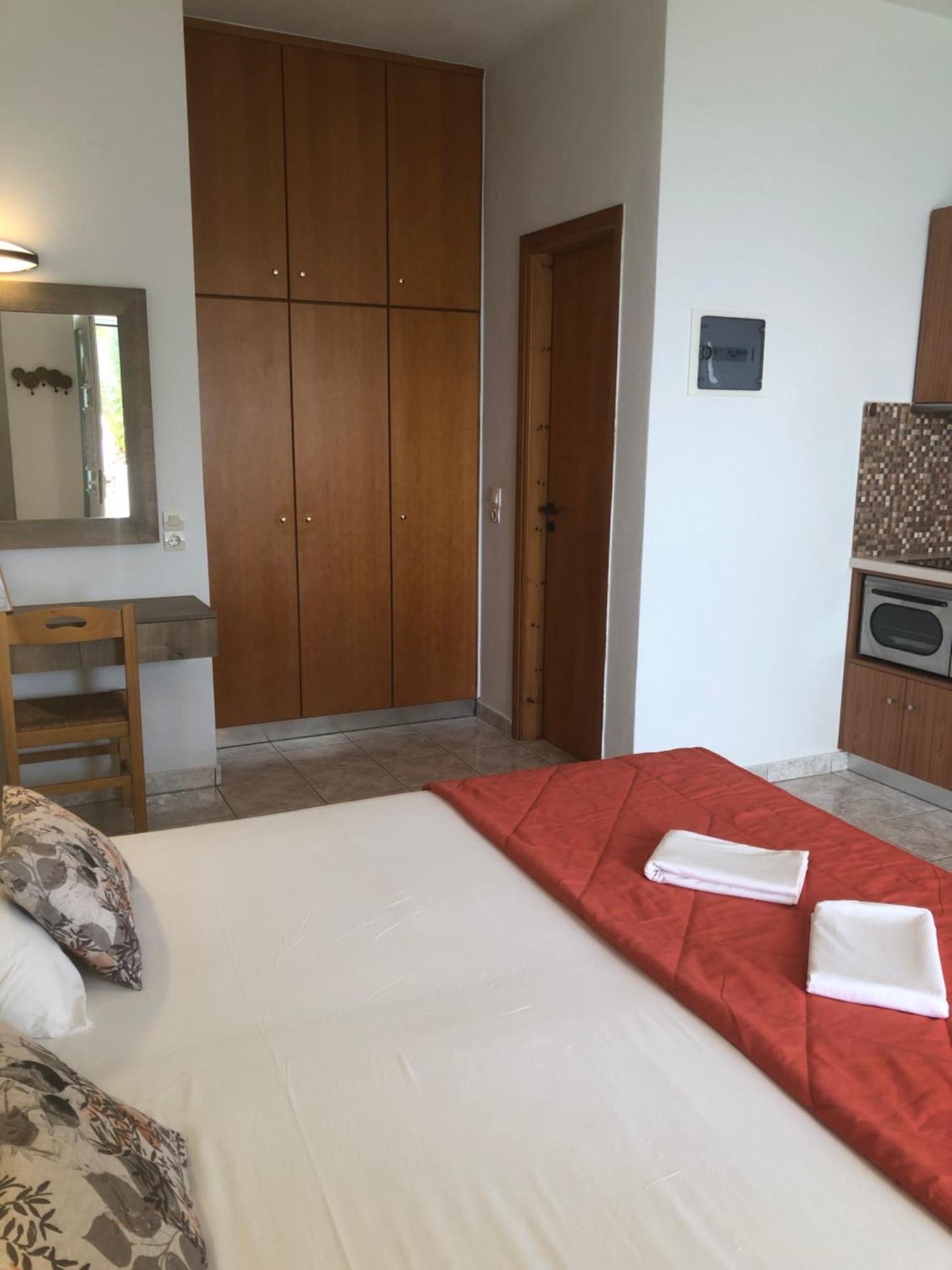 Apartment Chrisanthi & *