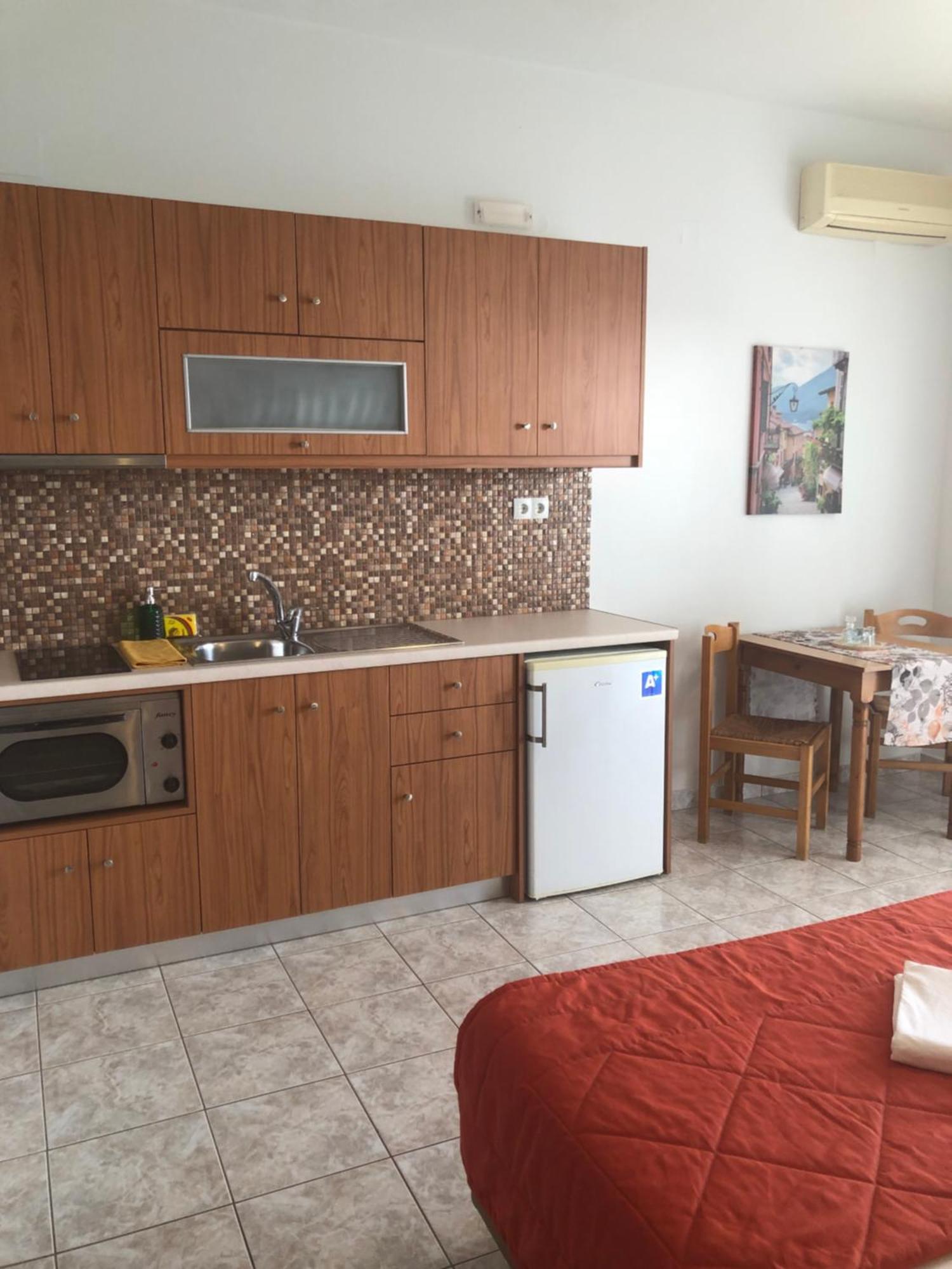 Apartment Chrisanthi & *