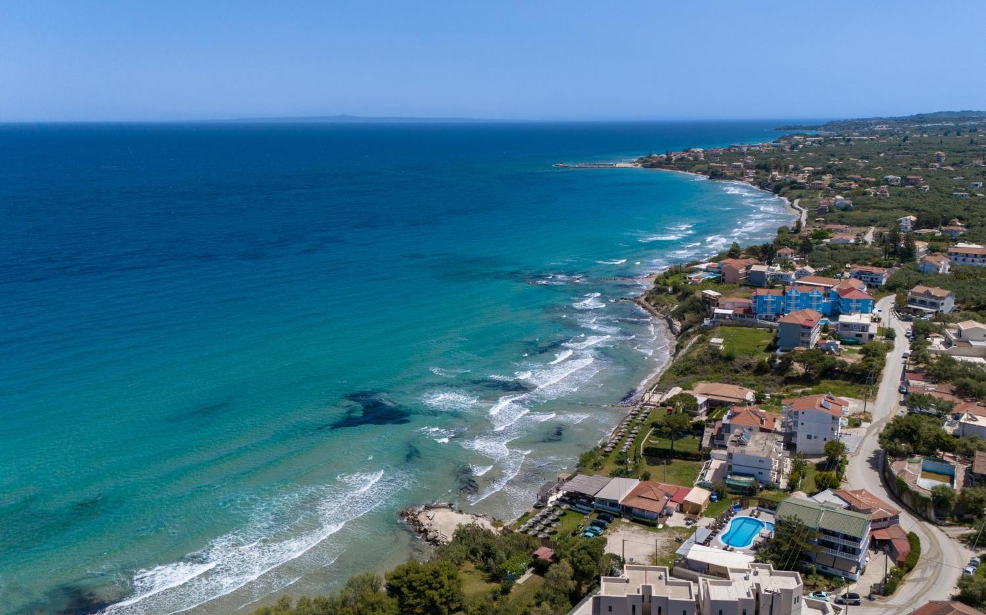 Amarylis Beachfront Studios Apartment Amoudi