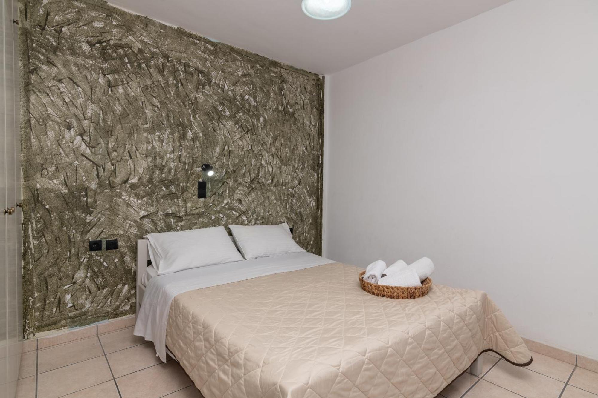 Amarylis Beachfront Studios Apartment *