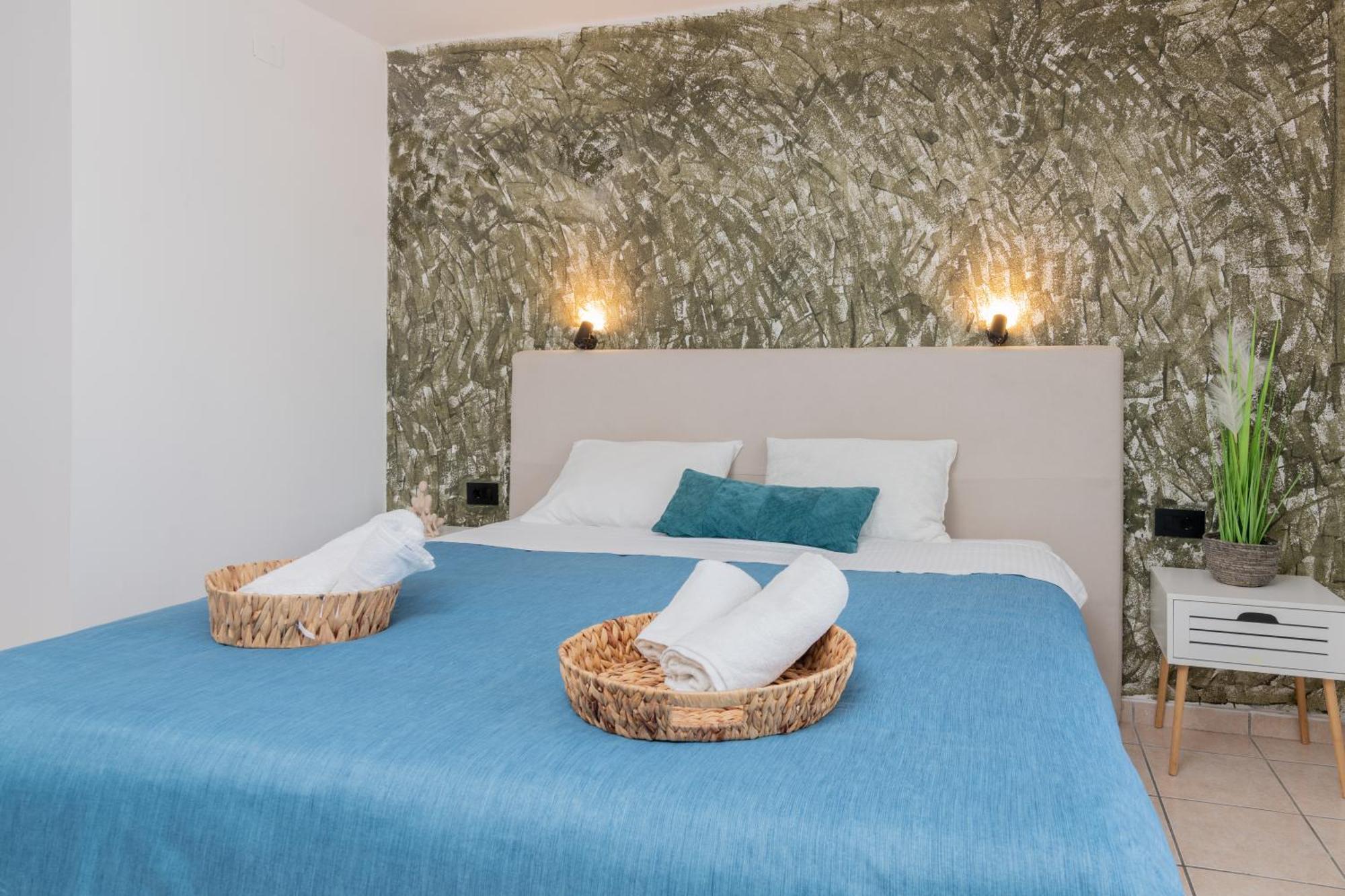 Apartment Amarylis Beachfront Studios