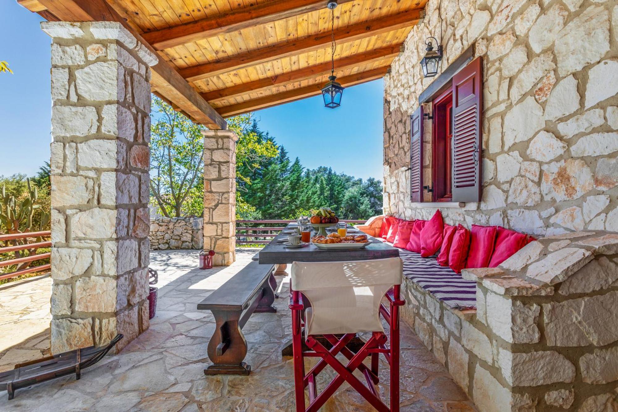 Ira Villa Agios Leon