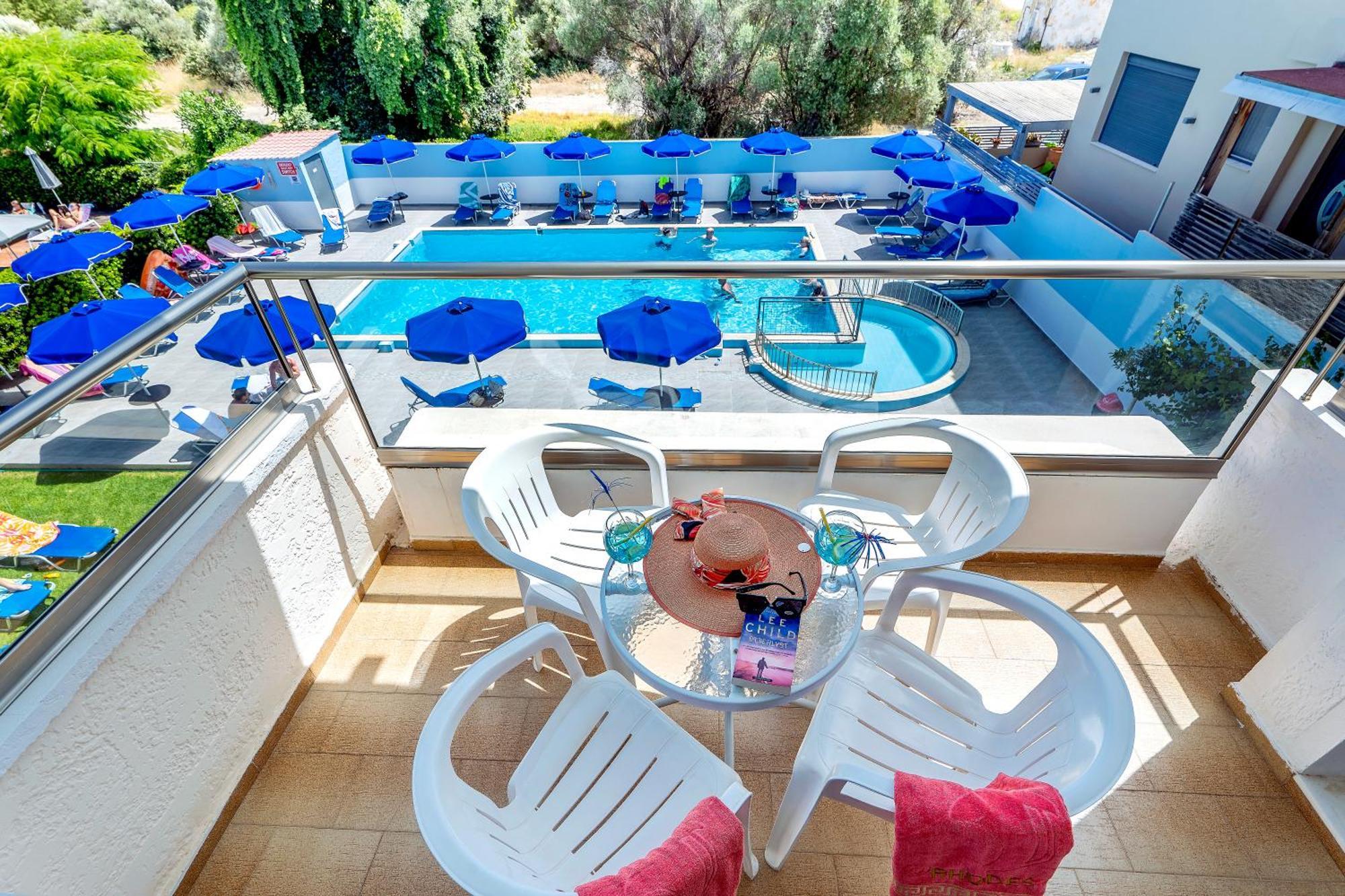 Aparthotel Anixis &