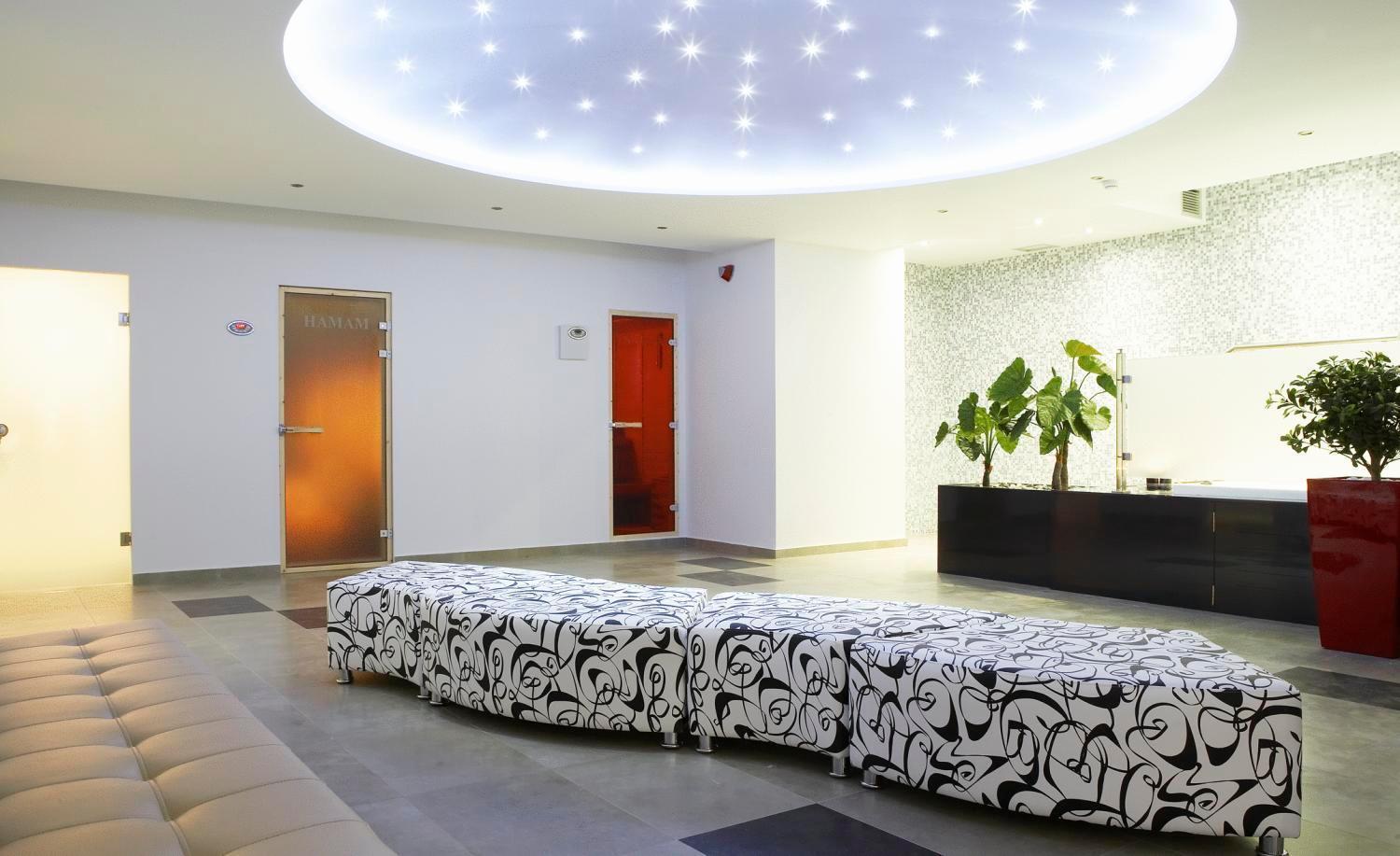Renaissance Hotel 4*