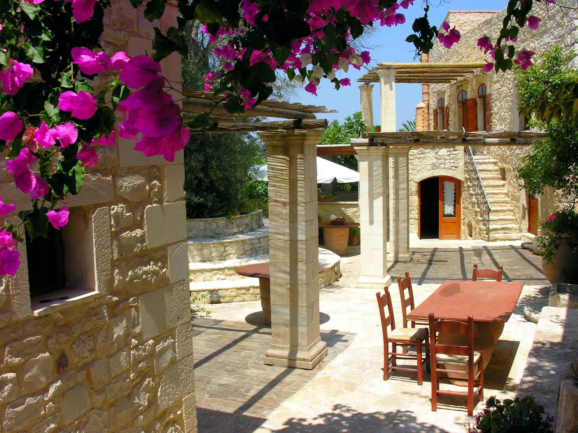 Country house Kouriton House