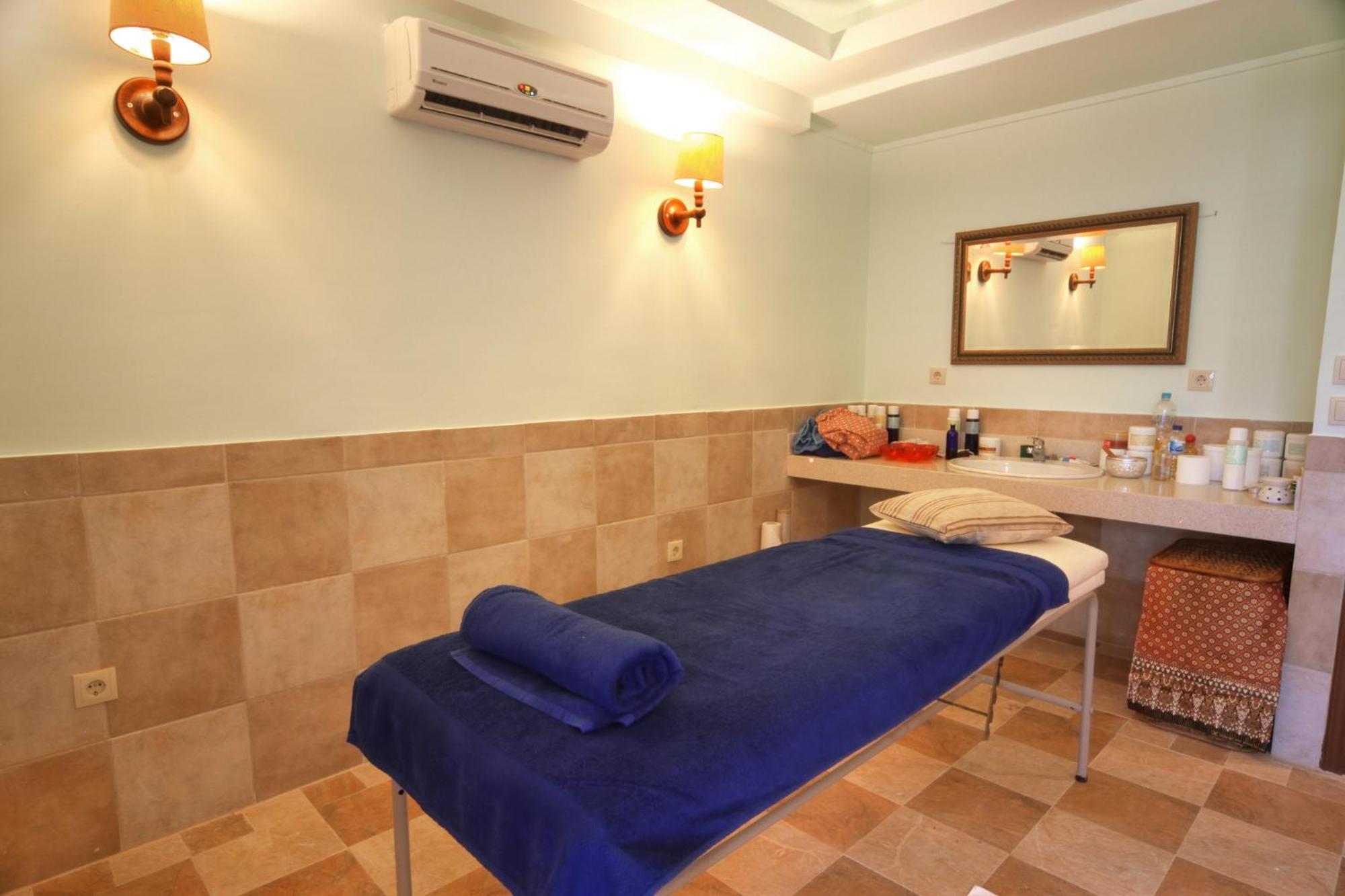 Kassandra Aparthotel 3*