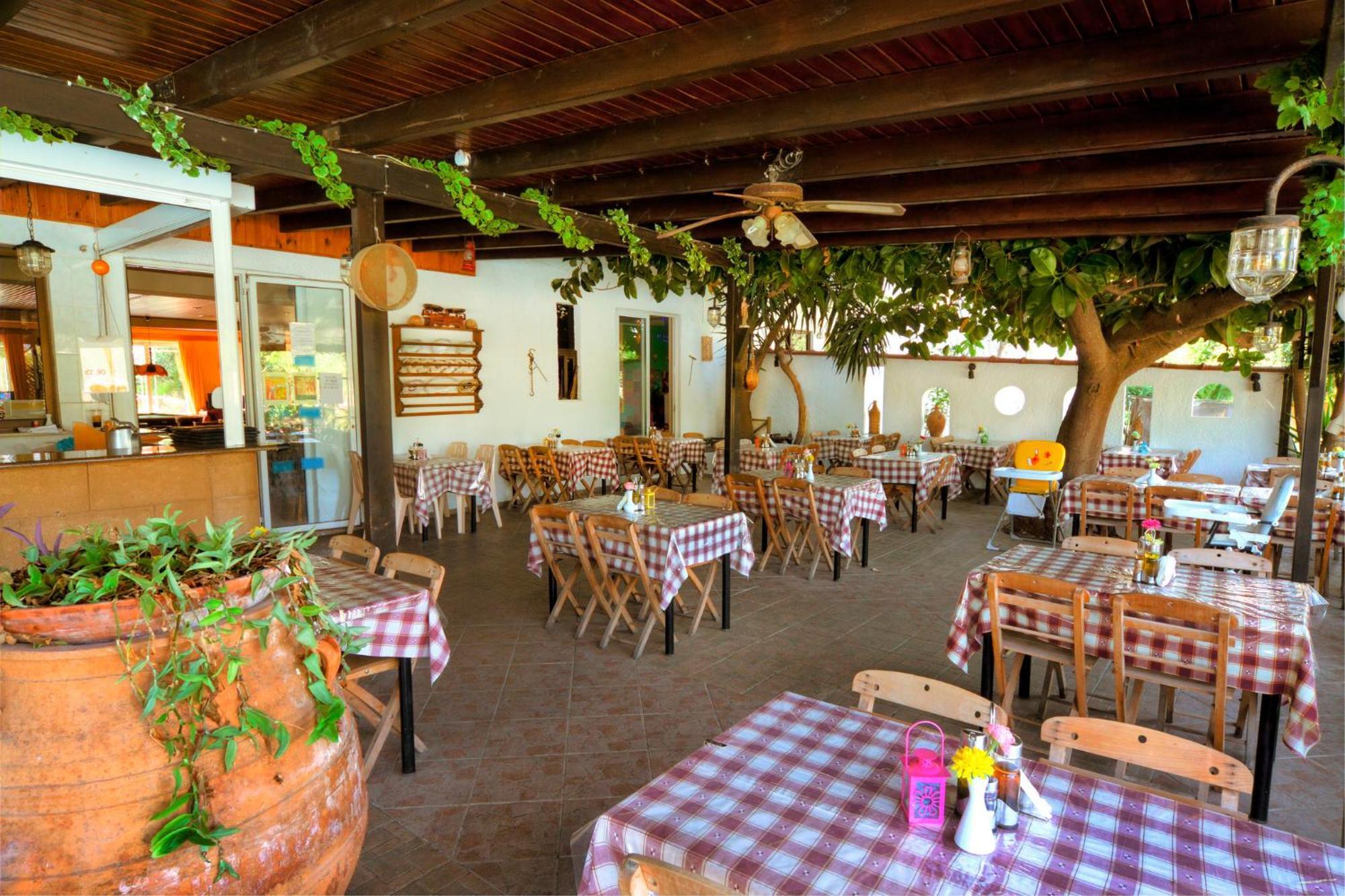 Kassandra Aparthotel