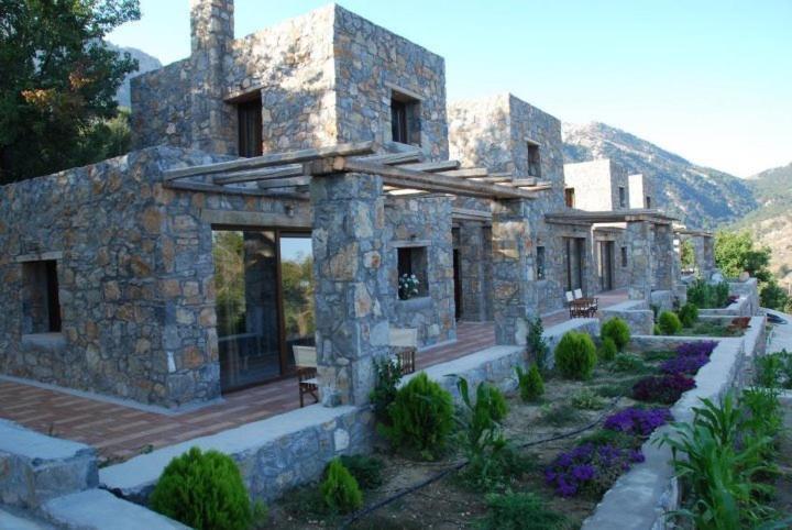 Aparthotel Pezoulia Selakano