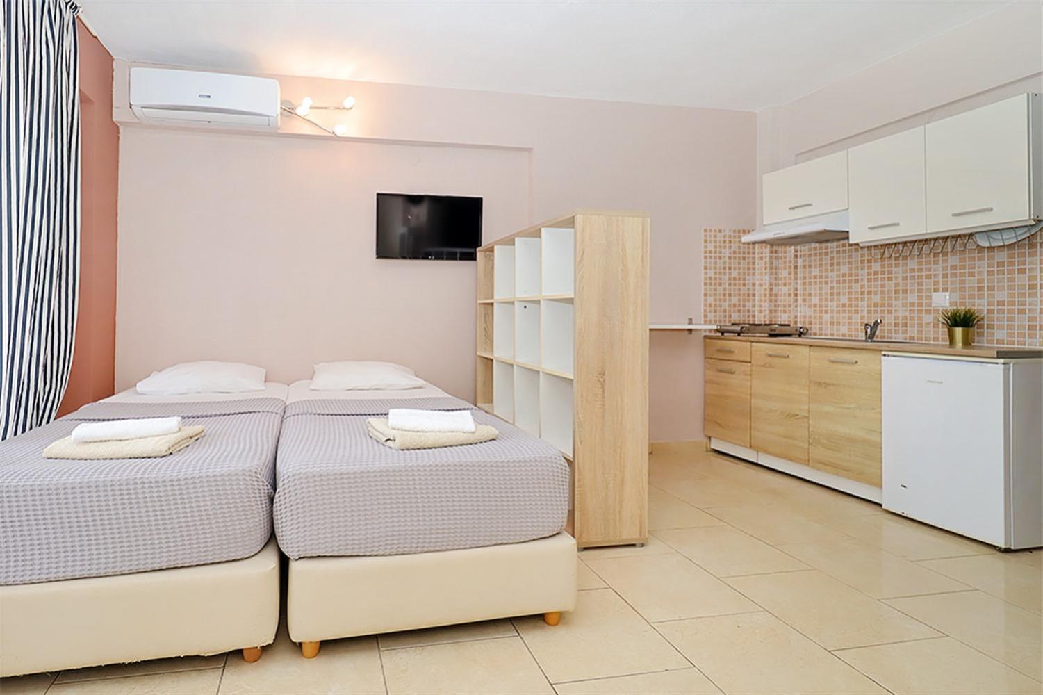 Er.zo Summer Studios Aparthotel 3*