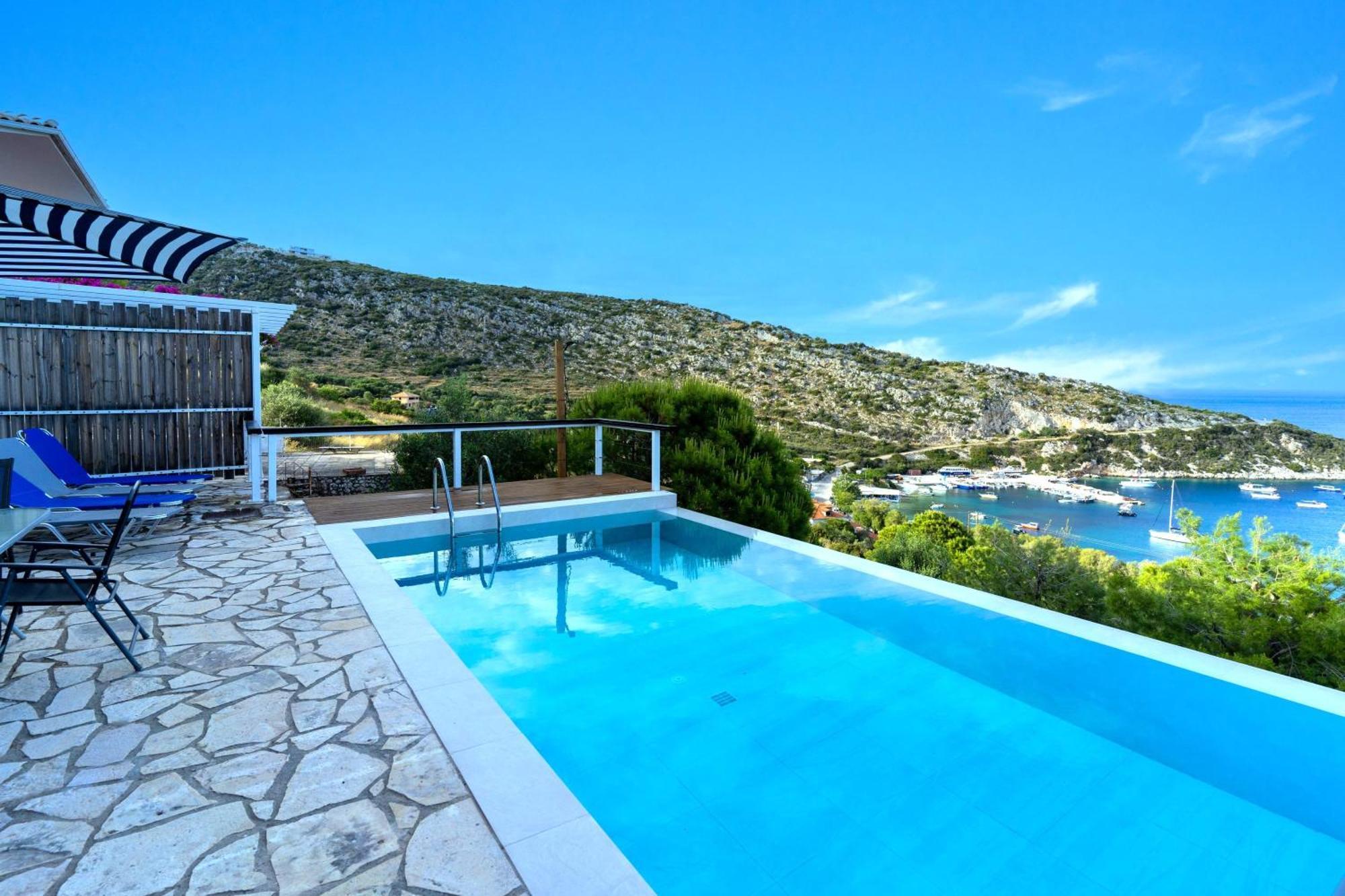 Villa Coastal Paradise Found - Komis' Private Pool Retreat *