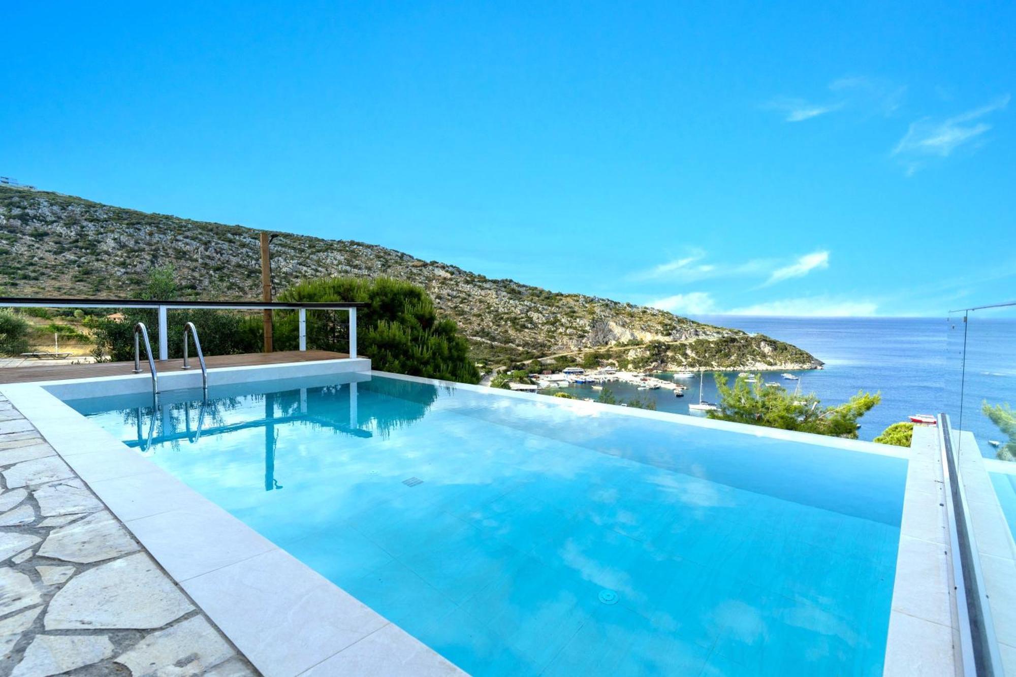 Coastal Paradise Found - Komis' Private Pool Retreat Villa Agios Nikolaos (Zakynthos)