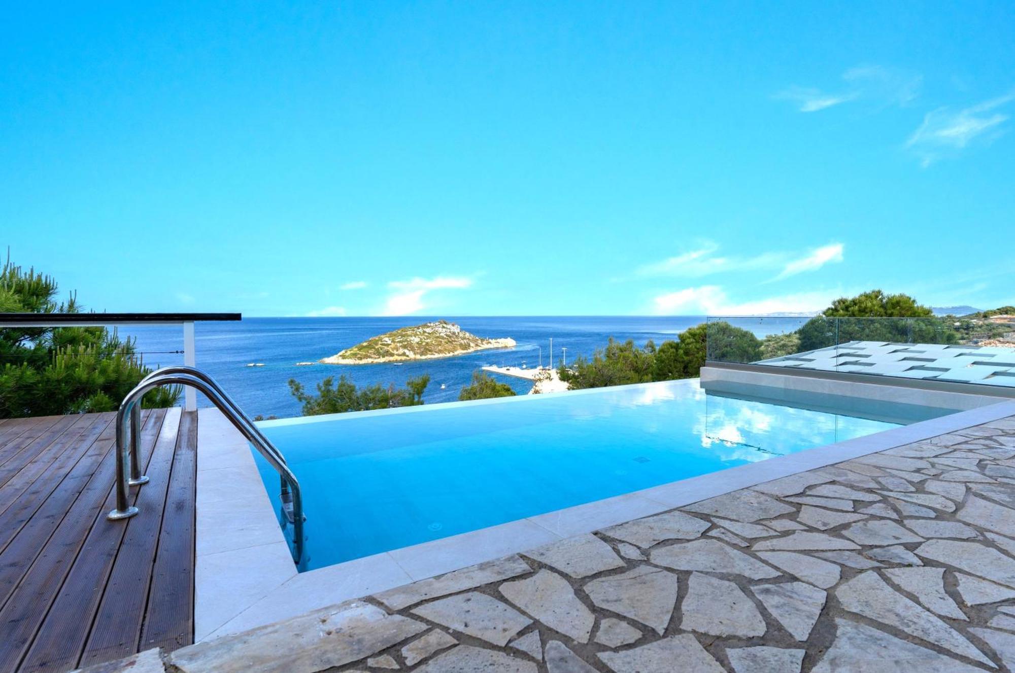 Villa Coastal Paradise Found - Komis' Private Pool Retreat Agios Nikolaos (Zakynthos)