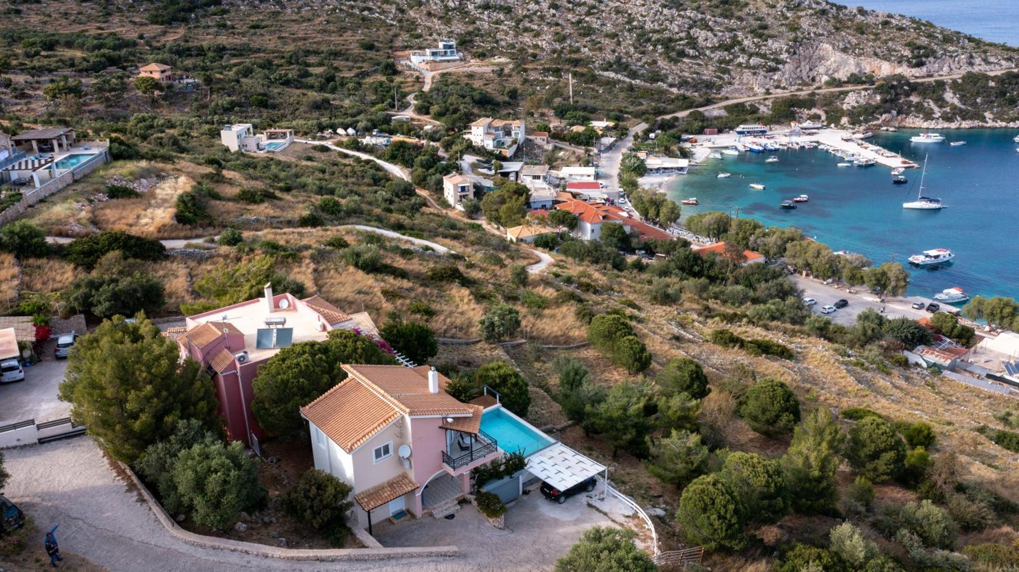 Coastal Paradise Found - Komis' Private Pool Retreat Agios Nikolaos (Zakynthos)