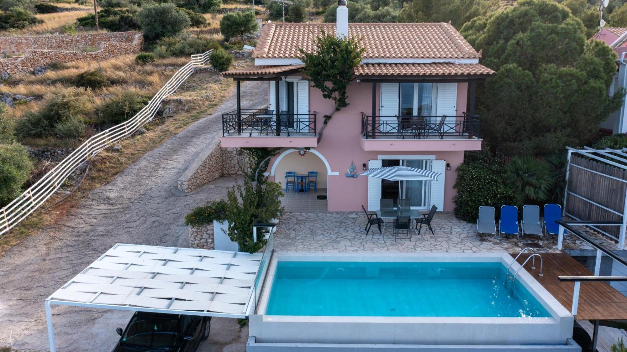 Coastal Paradise Found - Komis' Private Pool Retreat