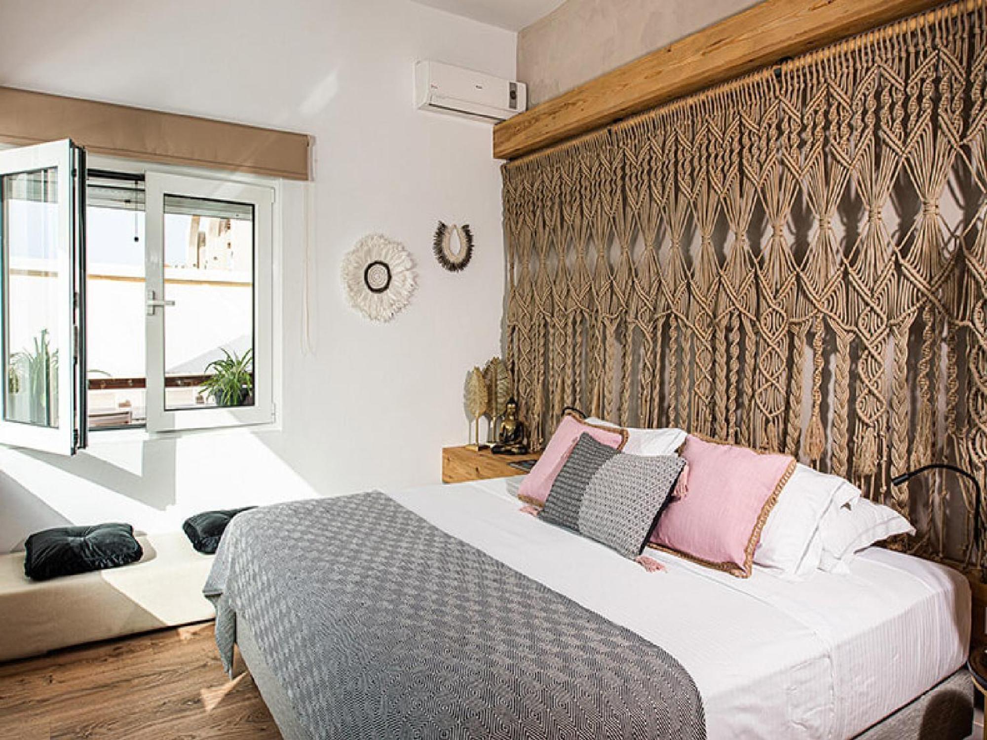 Dazzling Crete 3 Bedrooms Saffron Sunset Beachfront With Jacuzzi Brilliant Sea Views Chania Villa *