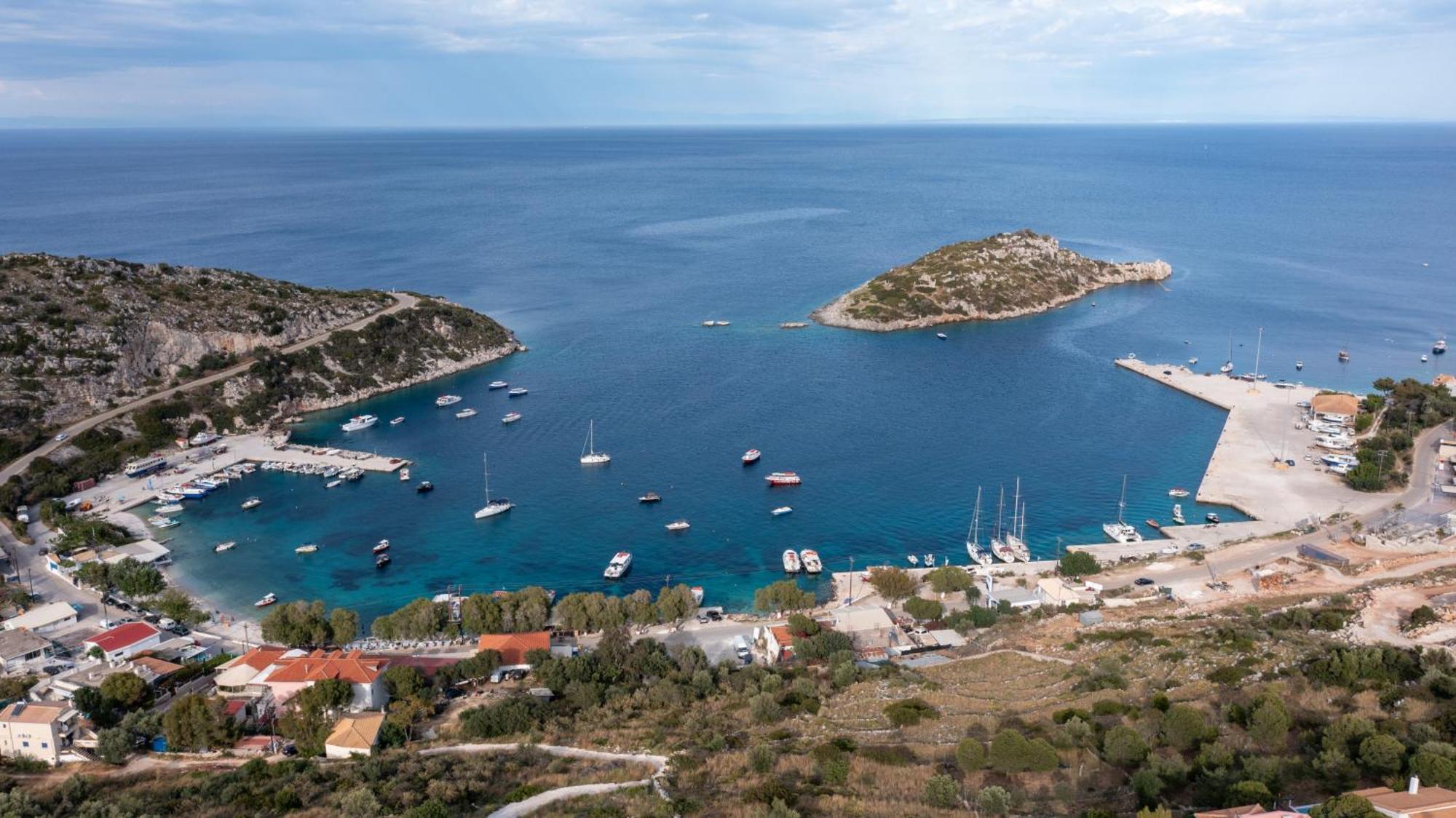 Villa Coastal Paradise Found - Komis' Private Pool Retreat Agios Nikolaos (Zakynthos)