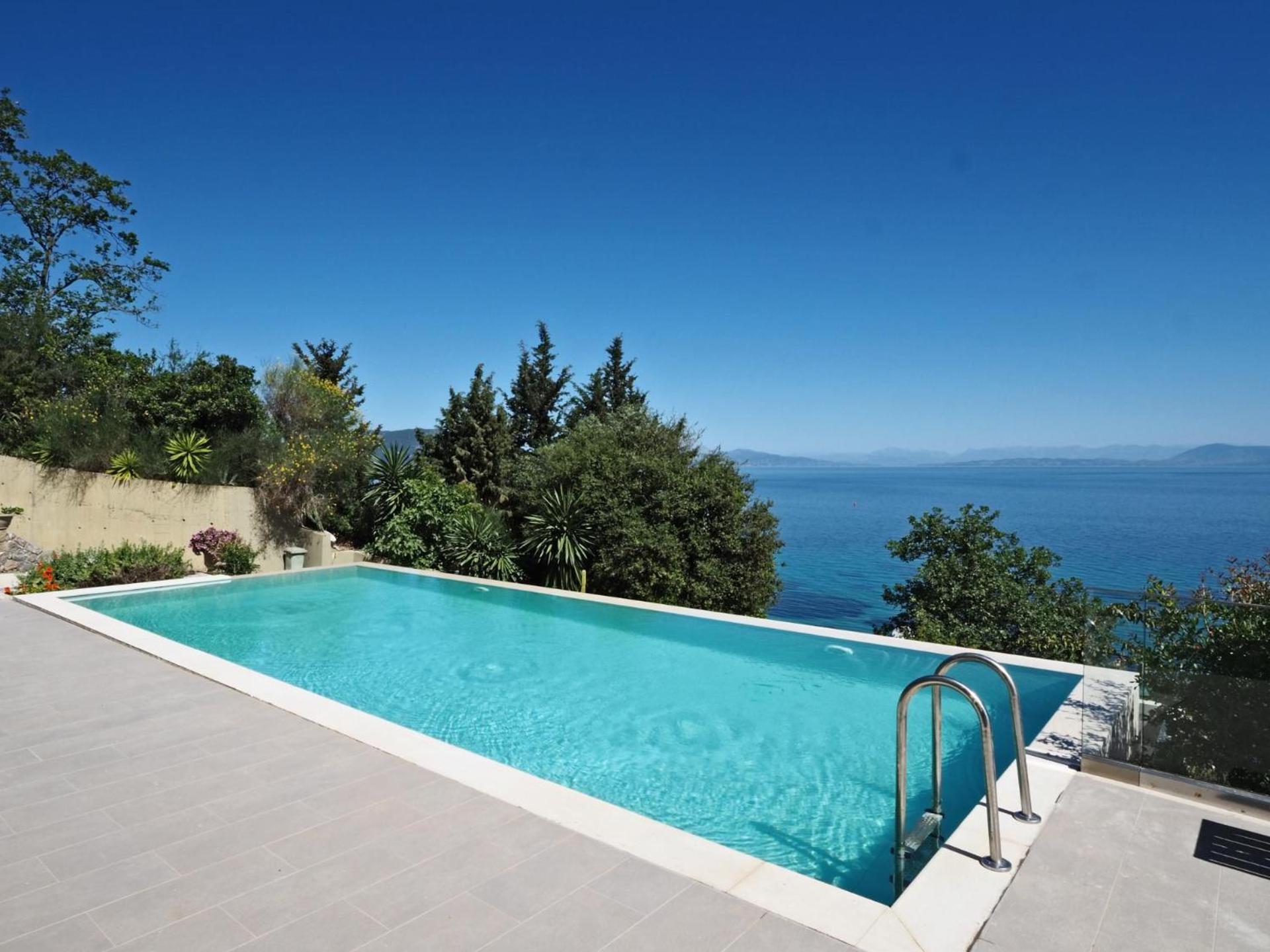 Azur By Vintage Travel Mpoukaris