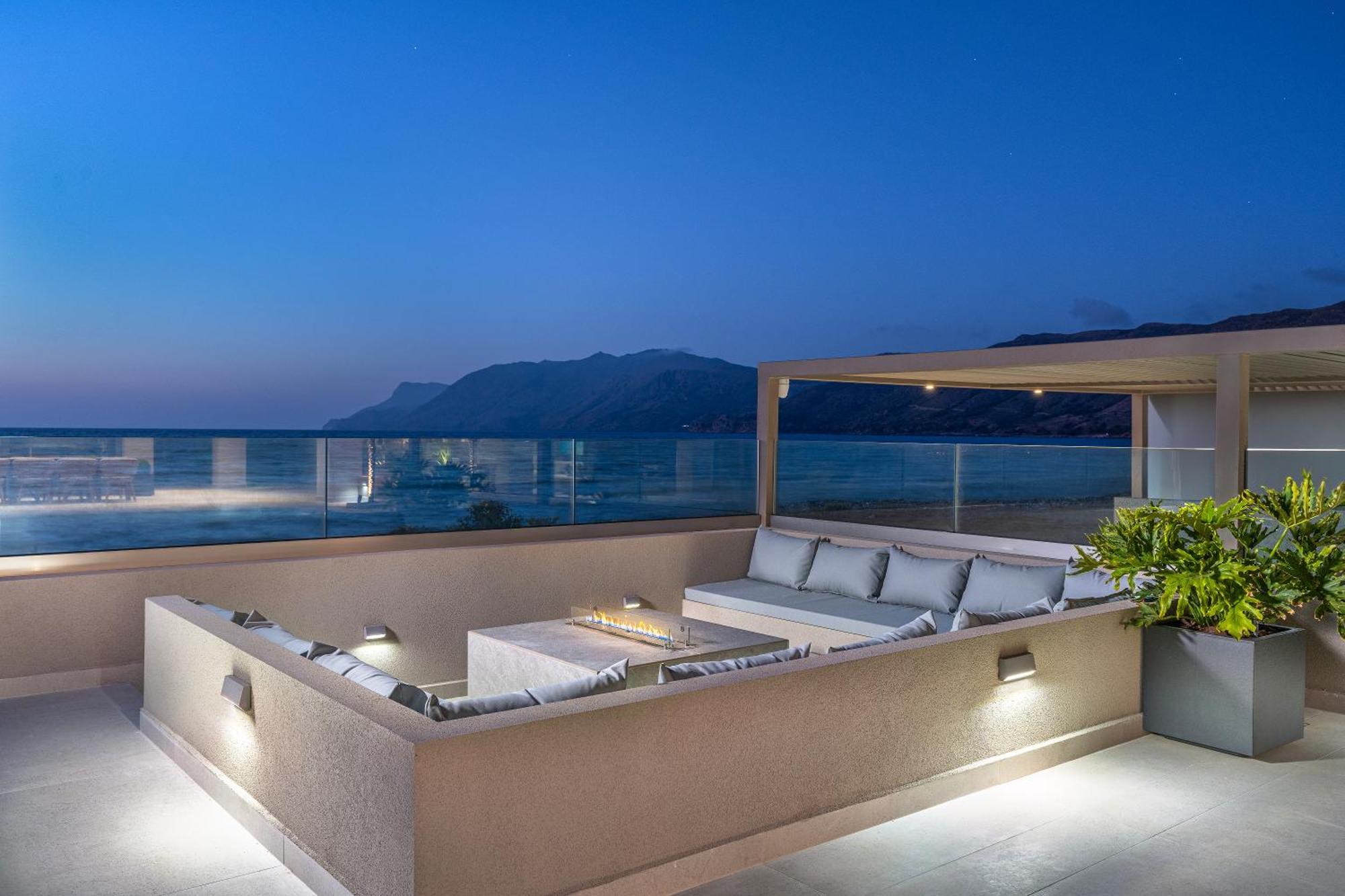 Luxury Eos Beachfront 20 Metres From The Sea Nopigia