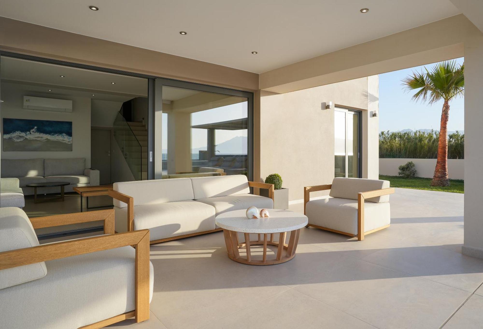 Luxury Eos Beachfront 20 Metres From The Sea