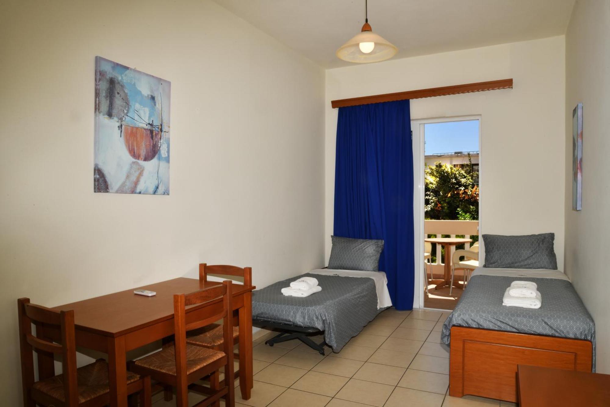 Aparthotel Akatos