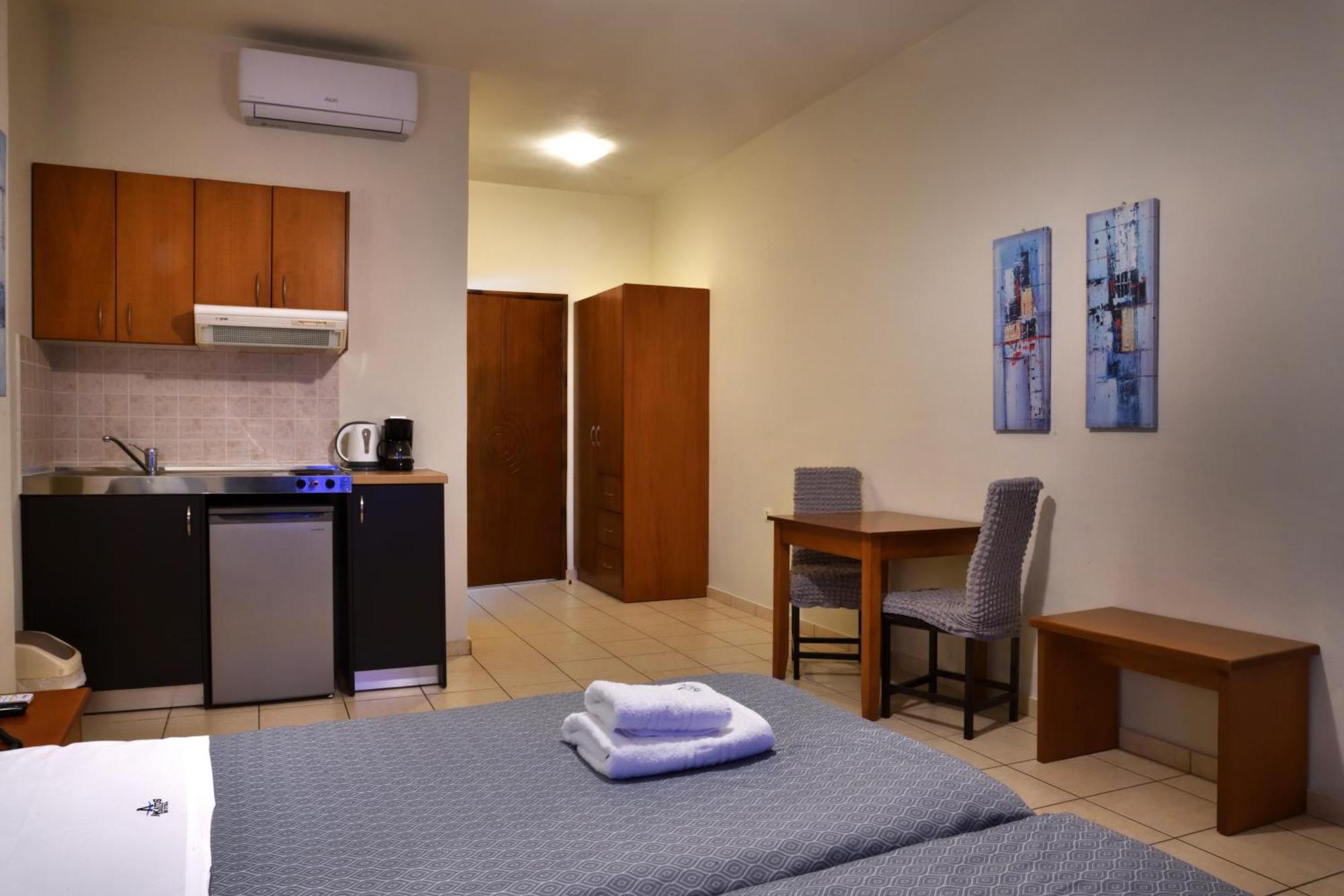 Akatos Aparthotel
