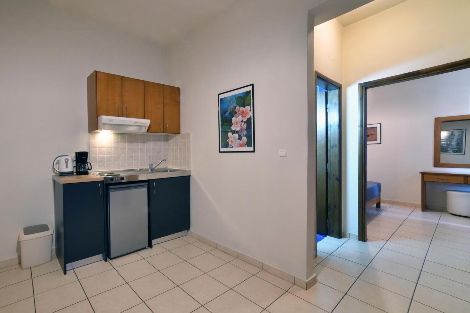 Akatos Aparthotel 2*