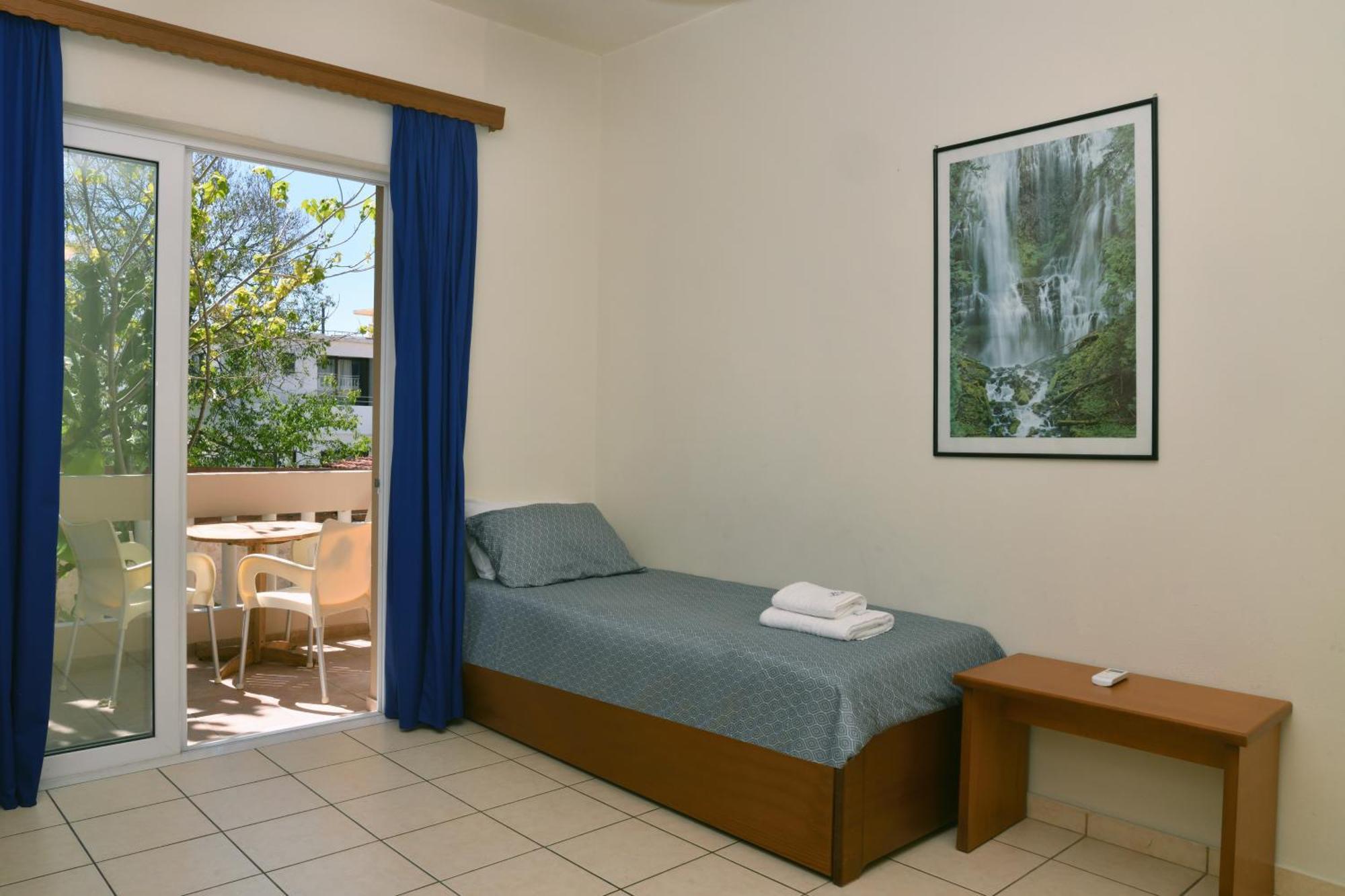 Akatos Aparthotel Agia Marina (Crete)