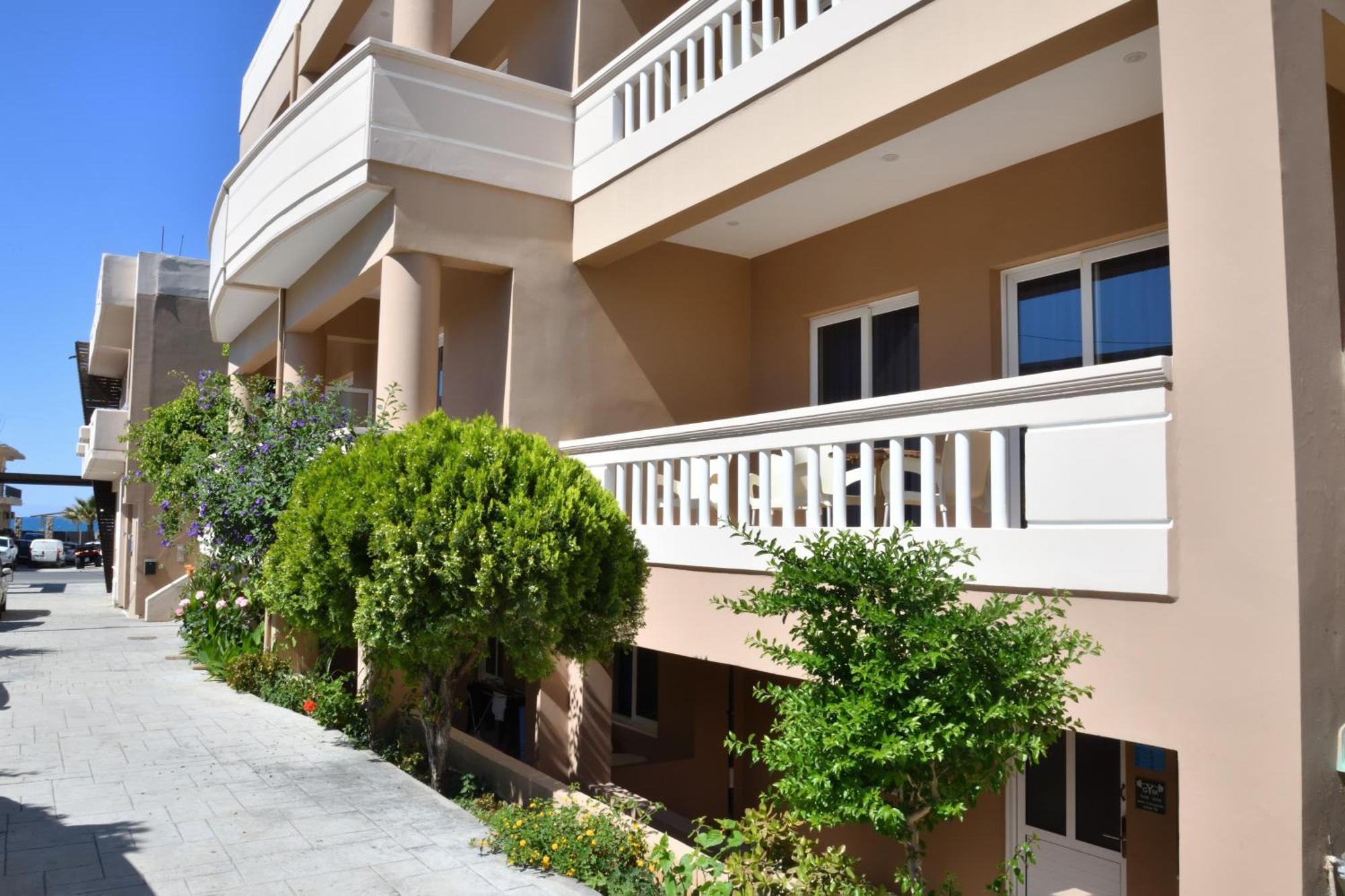 Akatos Aparthotel