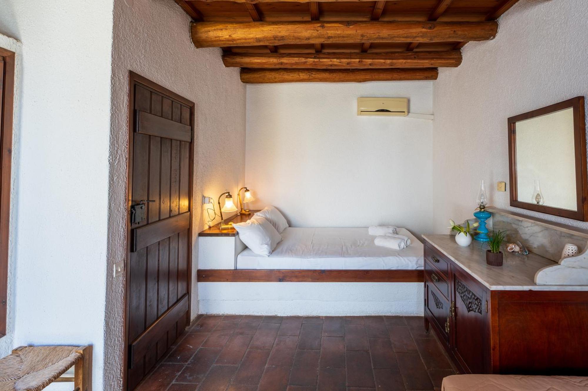 Ilianthos Traditional Maisonette *